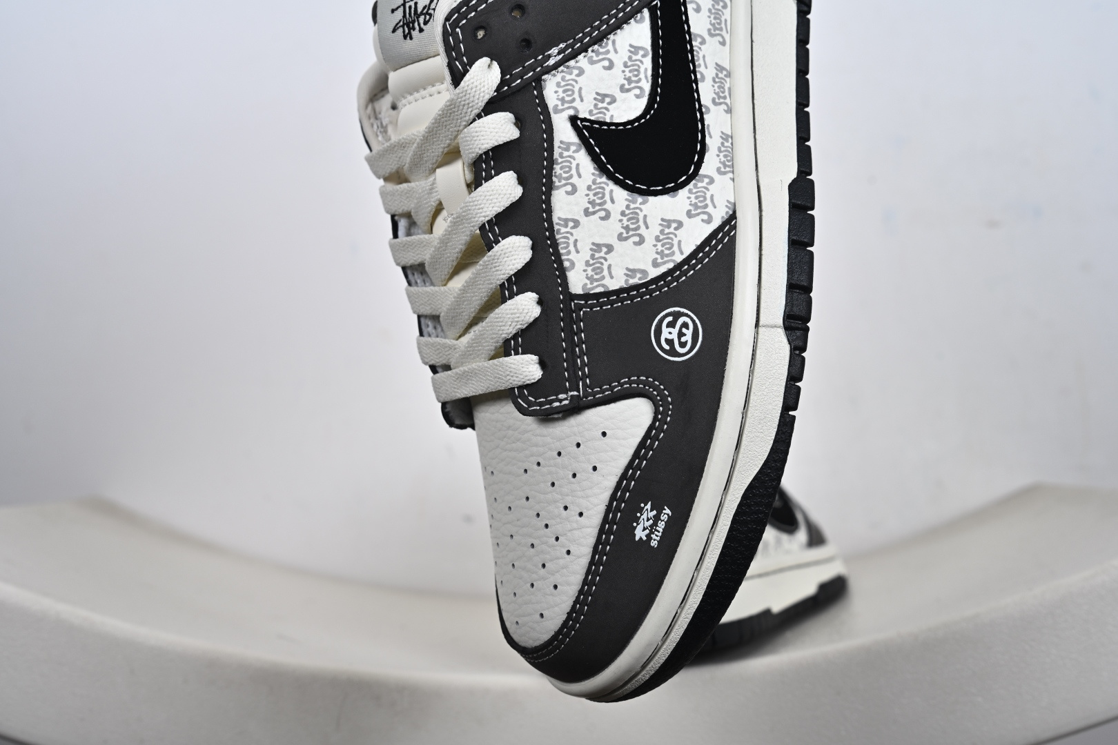 260 Nike SB Dunk Low 斯图西联名 白灰 高端定制 低帮休闲板鞋 YF9511-914-Chinese UA Cheap High Quatity Brand Clothes Bags handbags Sneakers wholesale wholesaler seller from China Factory suppliers Fashion Clothing Shoes best Quality Beautiful Price 260 Nike SB Dunk Low 斯图西联名 白灰 高端定制 低帮休闲板鞋 YF9511-914