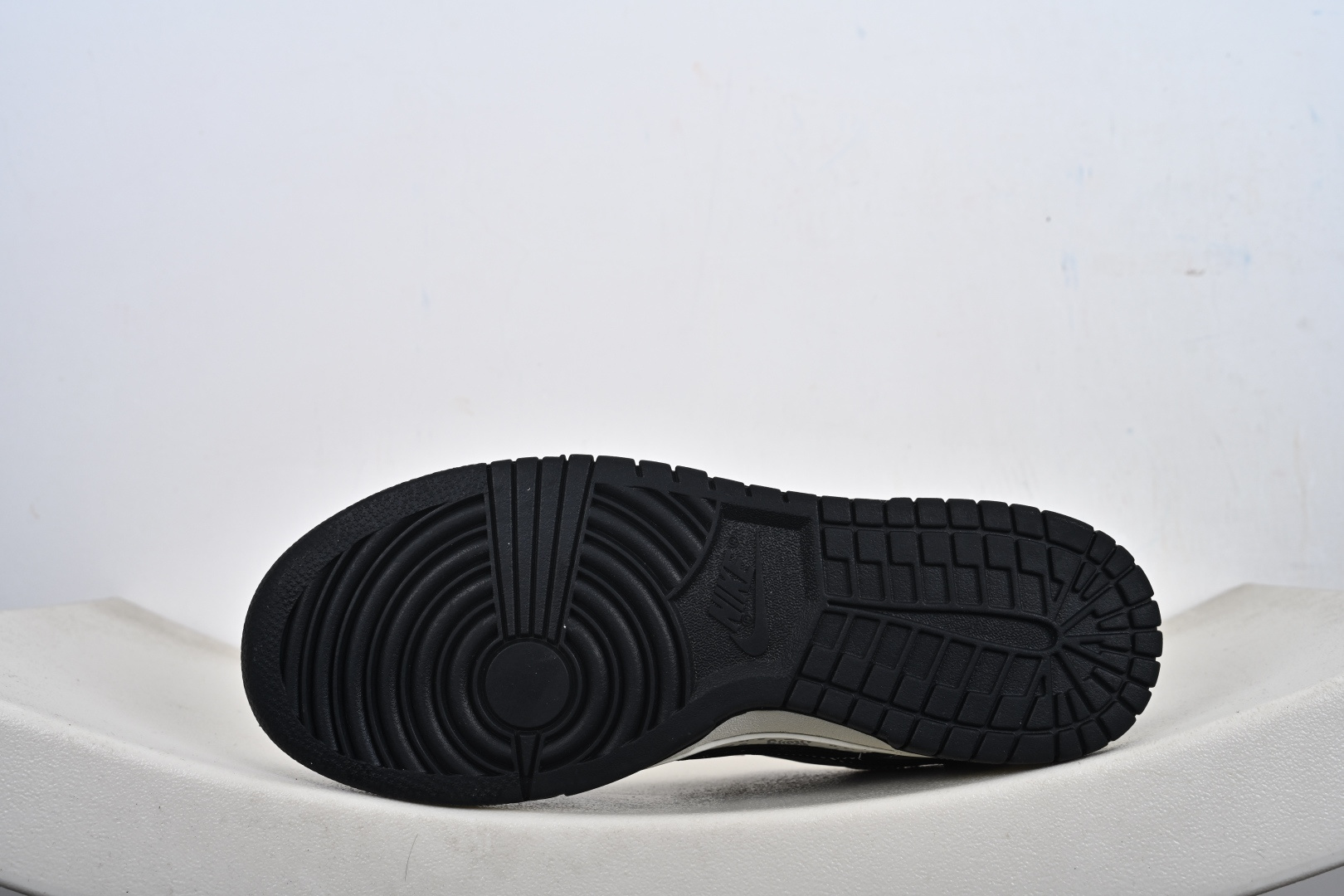 260 Nike SB Dunk Low 斯图西联名 白灰 高端定制 低帮休闲板鞋 YF9511-914-Chinese UA Cheap High Quatity Brand Clothes Bags handbags Sneakers wholesale wholesaler seller from China Factory suppliers Fashion Clothing Shoes best Quality Beautiful Price 260 Nike SB Dunk Low 斯图西联名 白灰 高端定制 低帮休闲板鞋 YF9511-914