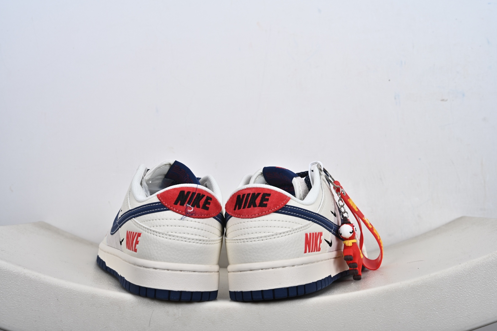 Nike SB Dunk Low Supreme联名 马年限定 周年高端定制 低帮休闲板鞋 FC7688-204 Nike SB Dunk Low Supreme联名 马年限定 周年高端定制 低帮休闲板鞋 FC7688-204