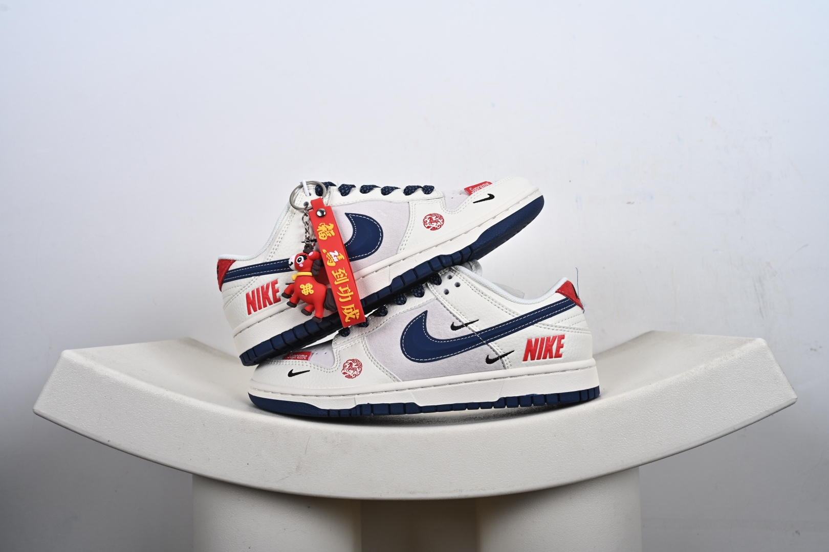 Nike SB Dunk Low Supreme联名 马年限定 周年高端定制 低帮休闲板鞋 FC7688-204 Nike SB Dunk Low Supreme联名 马年限定 周年高端定制 低帮休闲板鞋 FC7688-204
