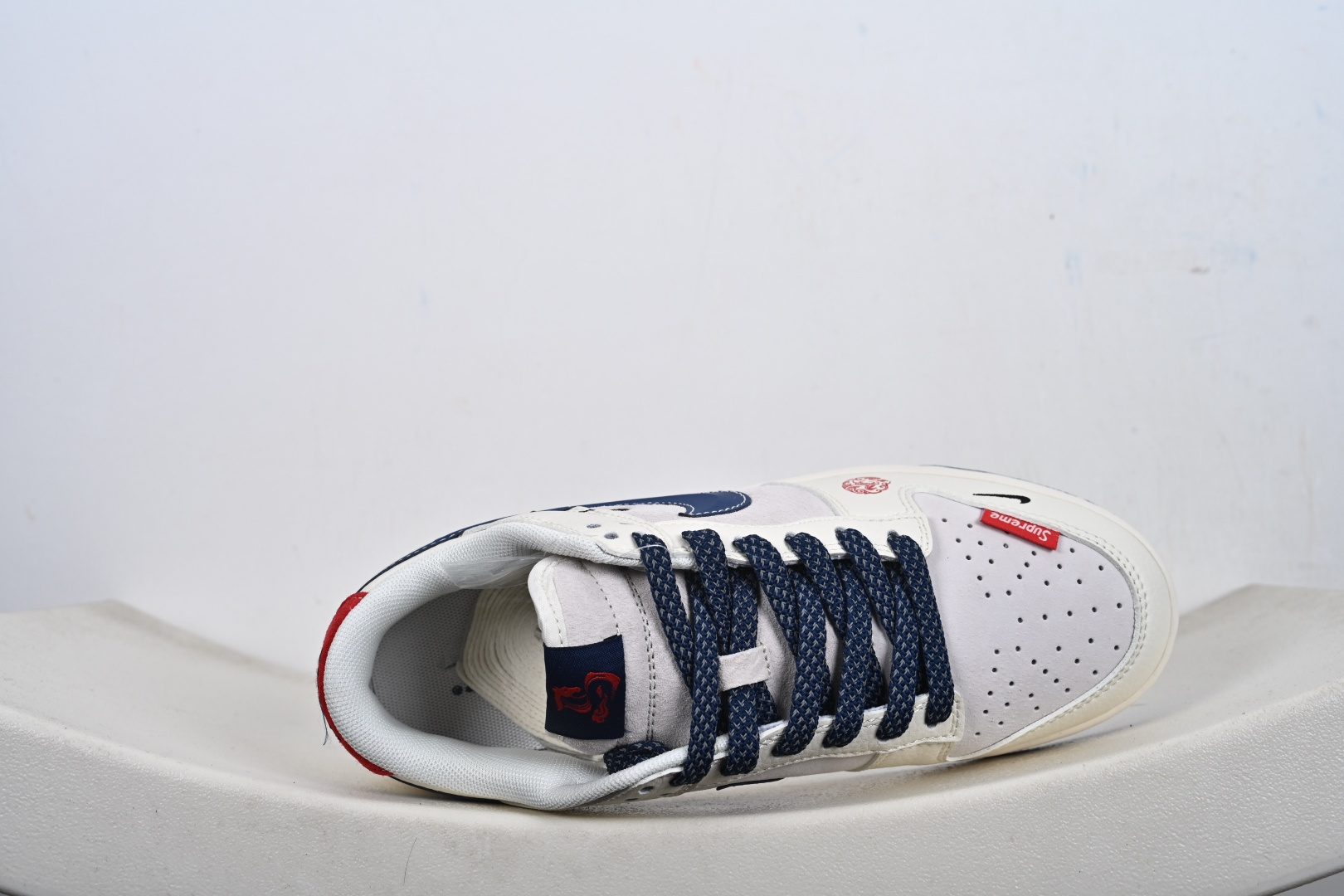 Nike SB Dunk Low Supreme联名 马年限定 周年高端定制 低帮休闲板鞋 FC7688-204 Nike SB Dunk Low Supreme联名 马年限定 周年高端定制 低帮休闲板鞋 FC7688-204