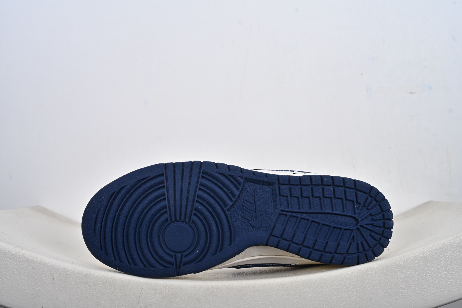 Nike SB Dunk Low Supreme联名 马年限定 周年高端定制 低帮休闲板鞋 FC7688-204 Nike SB Dunk Low Supreme联名 马年限定 周年高端定制 低帮休闲板鞋 FC7688-204