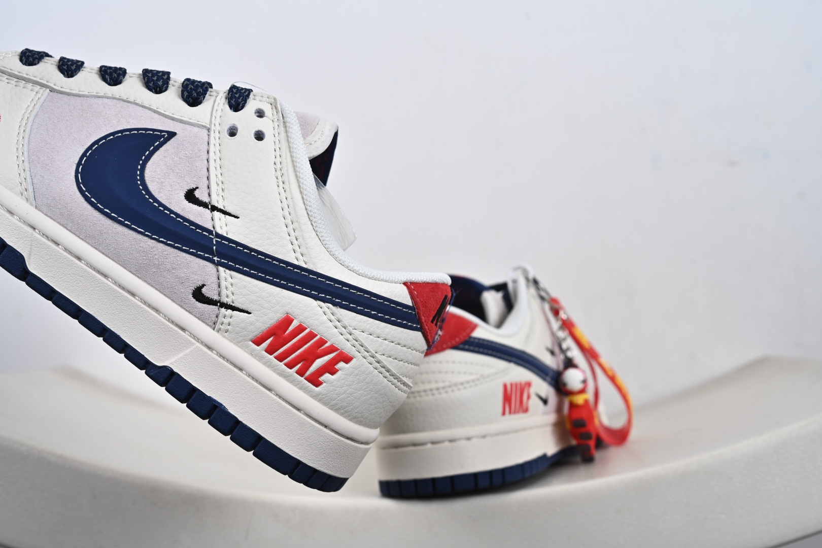 Nike SB Dunk Low Supreme联名 马年限定 周年高端定制 低帮休闲板鞋 FC7688-204 Nike SB Dunk Low Supreme联名 马年限定 周年高端定制 低帮休闲板鞋 FC7688-204