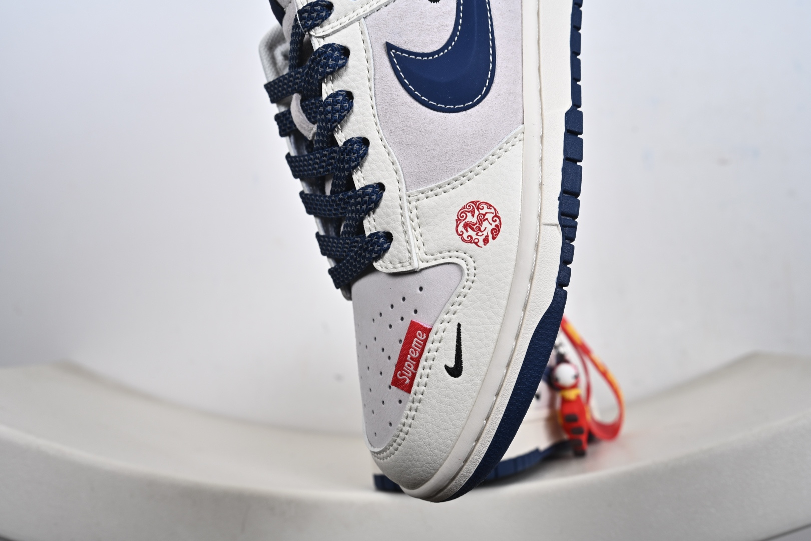Nike SB Dunk Low Supreme联名 马年限定 周年高端定制 低帮休闲板鞋 FC7688-204 Nike SB Dunk Low Supreme联名 马年限定 周年高端定制 低帮休闲板鞋 FC7688-204