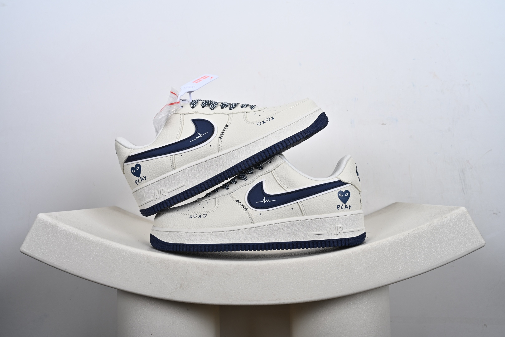 定制版 Nike Air Force 1 ’07 Low “川久保玲联名——爱心湖水蓝”空军一号 高端定制 低帮 运动鞋 LD1999-004 定制版 Nike Air Force 1 ’07 Low “川久保玲联名——爱心湖水蓝”空军一号 高端定制 低帮 运动鞋 LD1999-004