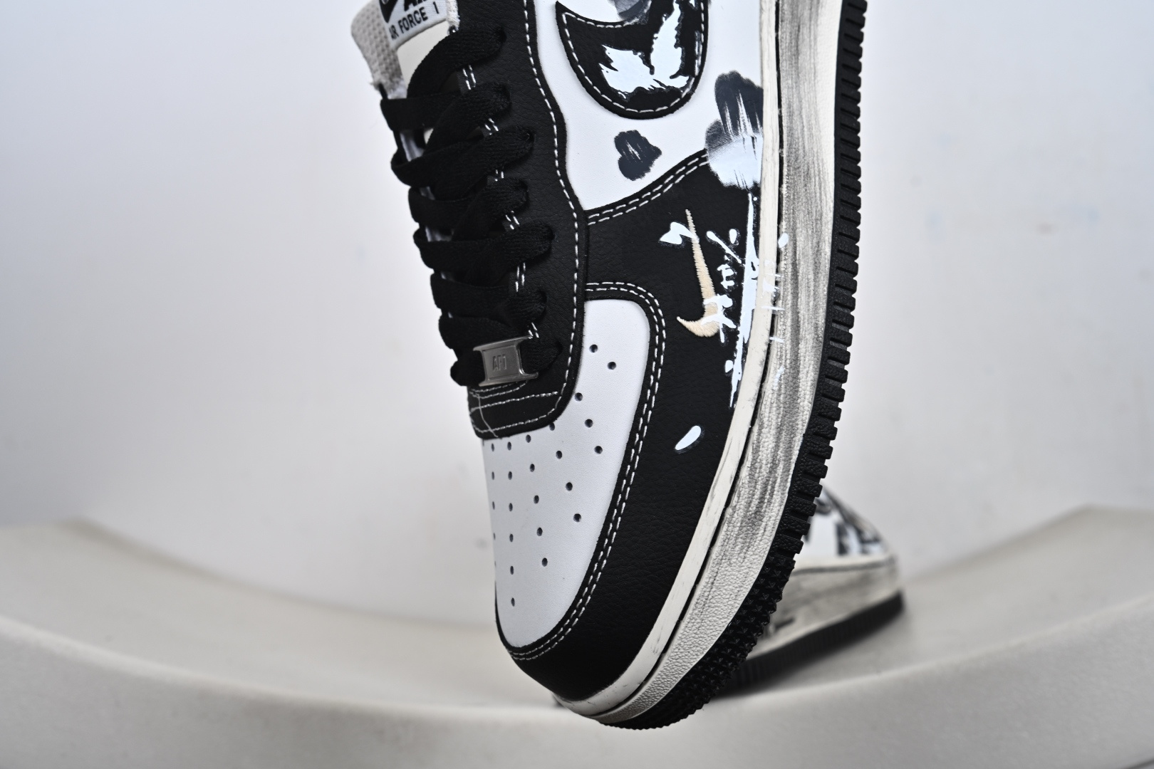 240 定制版 手绘涂鸦“涂鸦心跳”Nike Air Force 1 “Graffiti Heartbeat”空军一号定制板鞋 DB3301-808-Chinese UA Cheap High Quatity Brand Clothes Bags handbags Sneakers wholesale wholesaler seller from China Factory suppliers Fashion Clothing Shoes best Quality Beautiful Price 240 定制版 手绘涂鸦“涂鸦心跳”Nike Air Force 1 “Graffiti Heartbeat”空军一号定制板鞋 DB3301-808