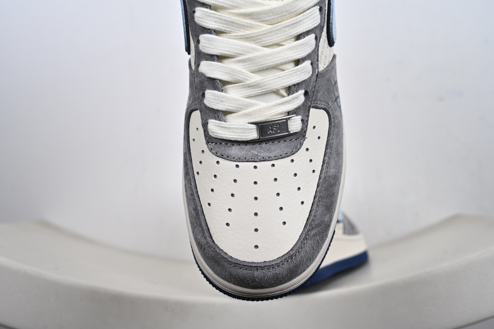 高端定制Nike Air Force 1 '07 Low “暴力熊联名------ 白蓝灰麂皮” 高端定制 低帮休闲板鞋 XD9314-610 高端定制Nike Air Force 1 '07 Low “暴力熊联名------ 白蓝灰麂皮” 高端定制 低帮休闲板鞋 XD9314-610