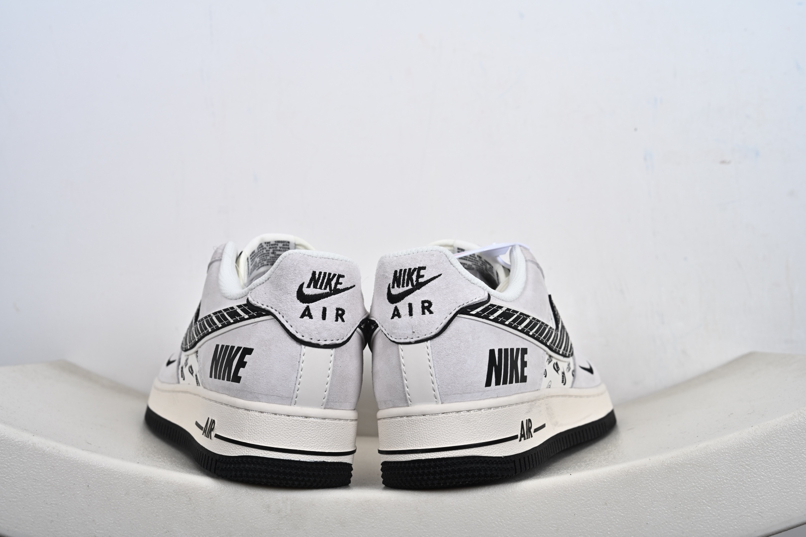 定制版 NK Air Force 1 '07 Low “NIKE-米黑猪八革”空军一号 低帮 运动鞋 JP8028-068