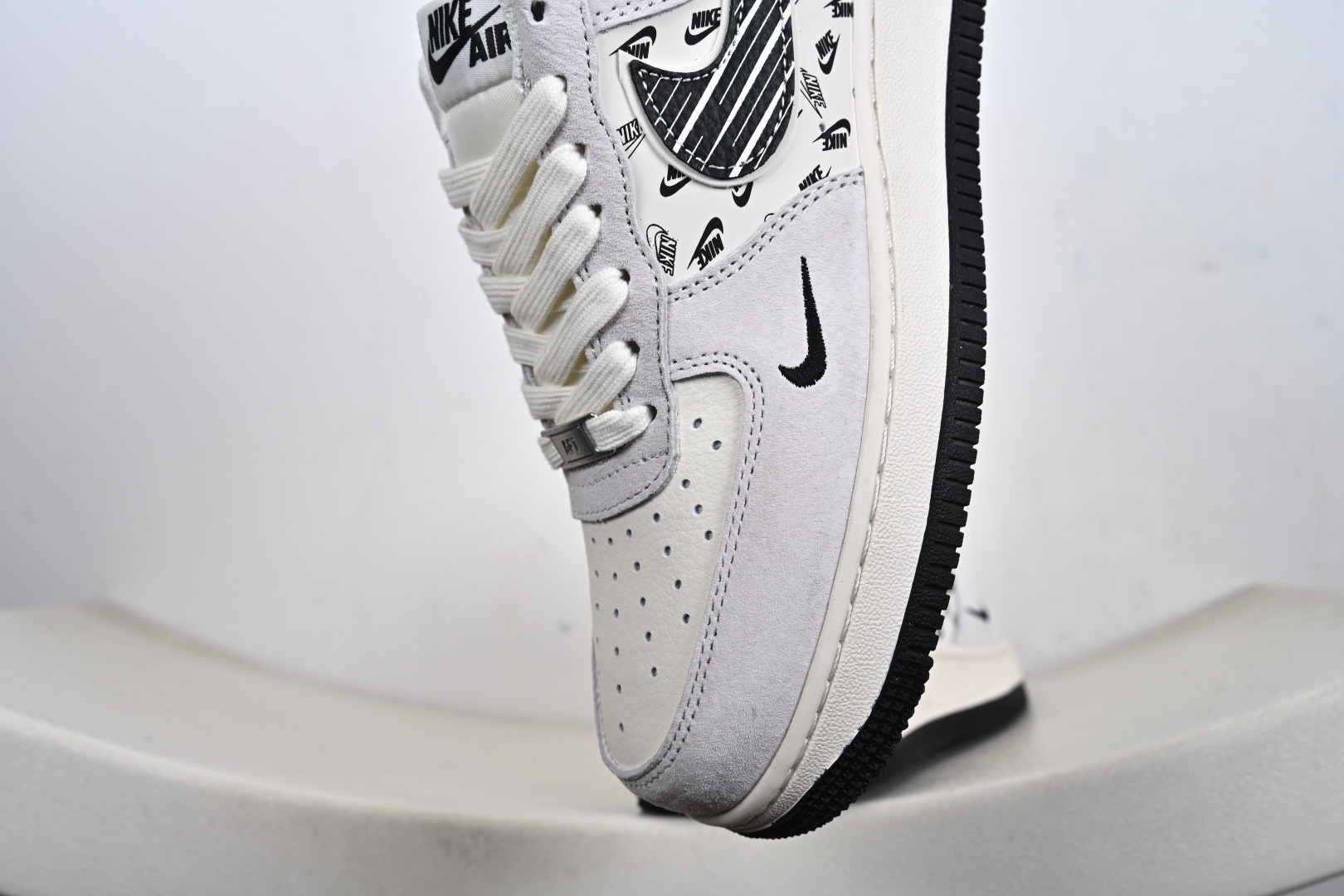 定制版 NK Air Force 1 '07 Low “NIKE-米黑猪八革”空军一号 低帮 运动鞋 JP8028-068