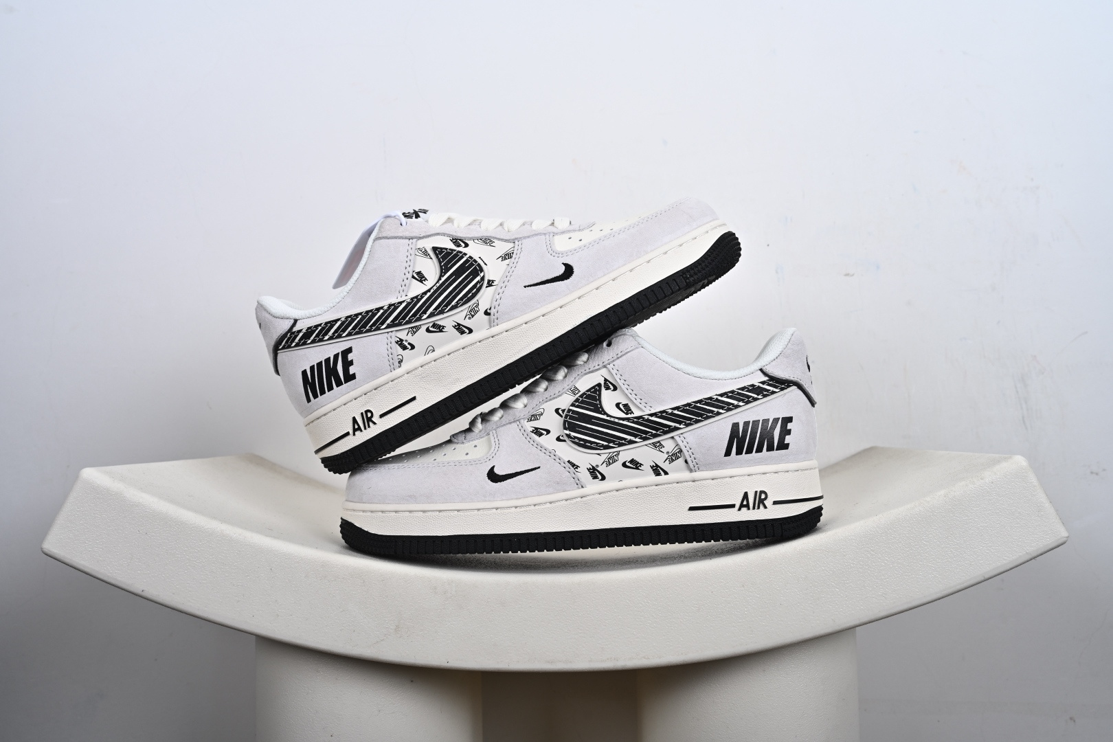 定制版 NK Air Force 1 ’07 Low “NIKE-米黑猪八革”空军一号 低帮 运动鞋 JP8028-068