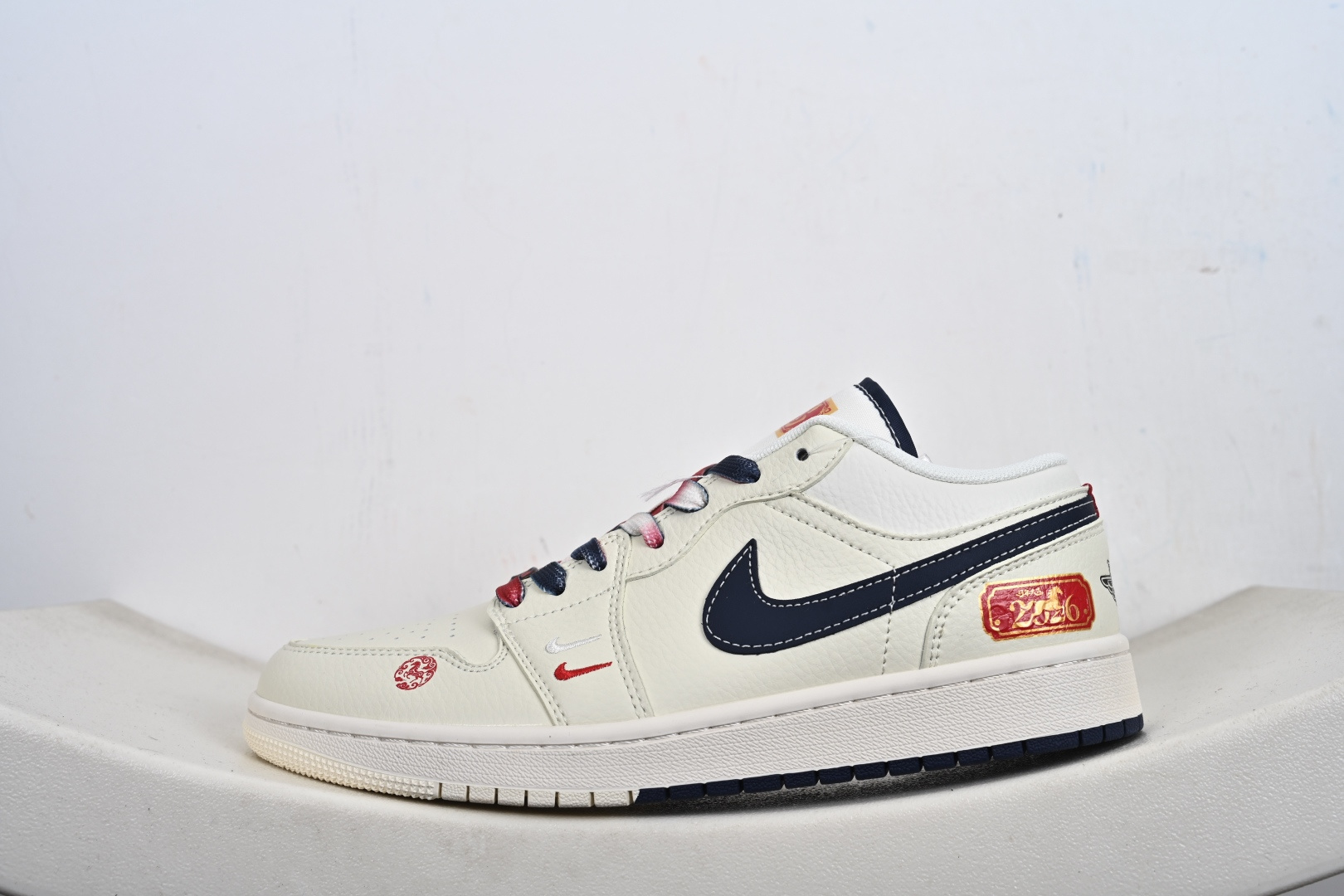260 定制版 NK Jordan Air Jordan 1“ 马年限定——米黑双拼底” 高端定制 低帮 复古 减震 防滑 耐磨 篮球鞋 FC7688-198-Chinese UA Cheap High Quatity Brand Clothes Bags handbags Sneakers wholesale wholesaler seller from China Factory suppliers Fashion Clothing Shoes best Quality Beautiful Price 260 定制版 NK Jordan Air Jordan 1“ 马年限定——米黑双拼底” 高端定制 低帮 复古 减震 防滑 耐磨 篮球鞋 FC7688-198