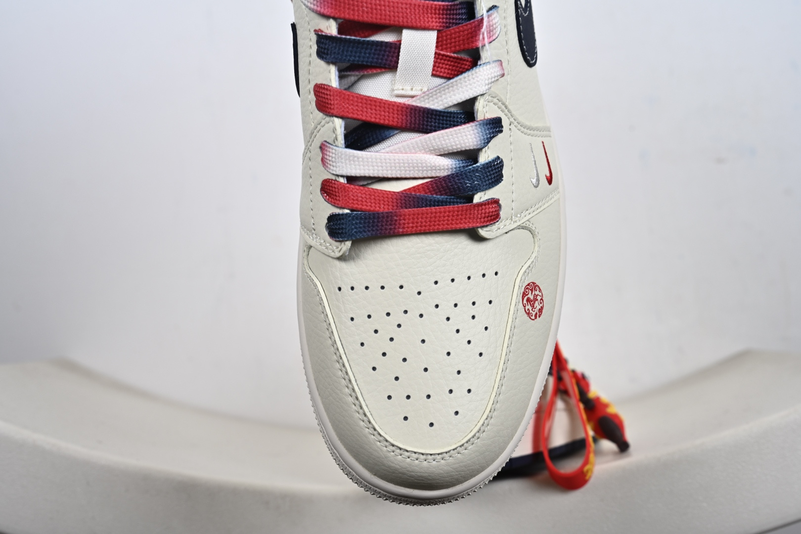260 定制版 NK Jordan Air Jordan 1“ 马年限定——米黑双拼底” 高端定制 低帮 复古 减震 防滑 耐磨 篮球鞋 FC7688-198-Chinese UA Cheap High Quatity Brand Clothes Bags handbags Sneakers wholesale wholesaler seller from China Factory suppliers Fashion Clothing Shoes best Quality Beautiful Price 260 定制版 NK Jordan Air Jordan 1“ 马年限定——米黑双拼底” 高端定制 低帮 复古 减震 防滑 耐磨 篮球鞋 FC7688-198