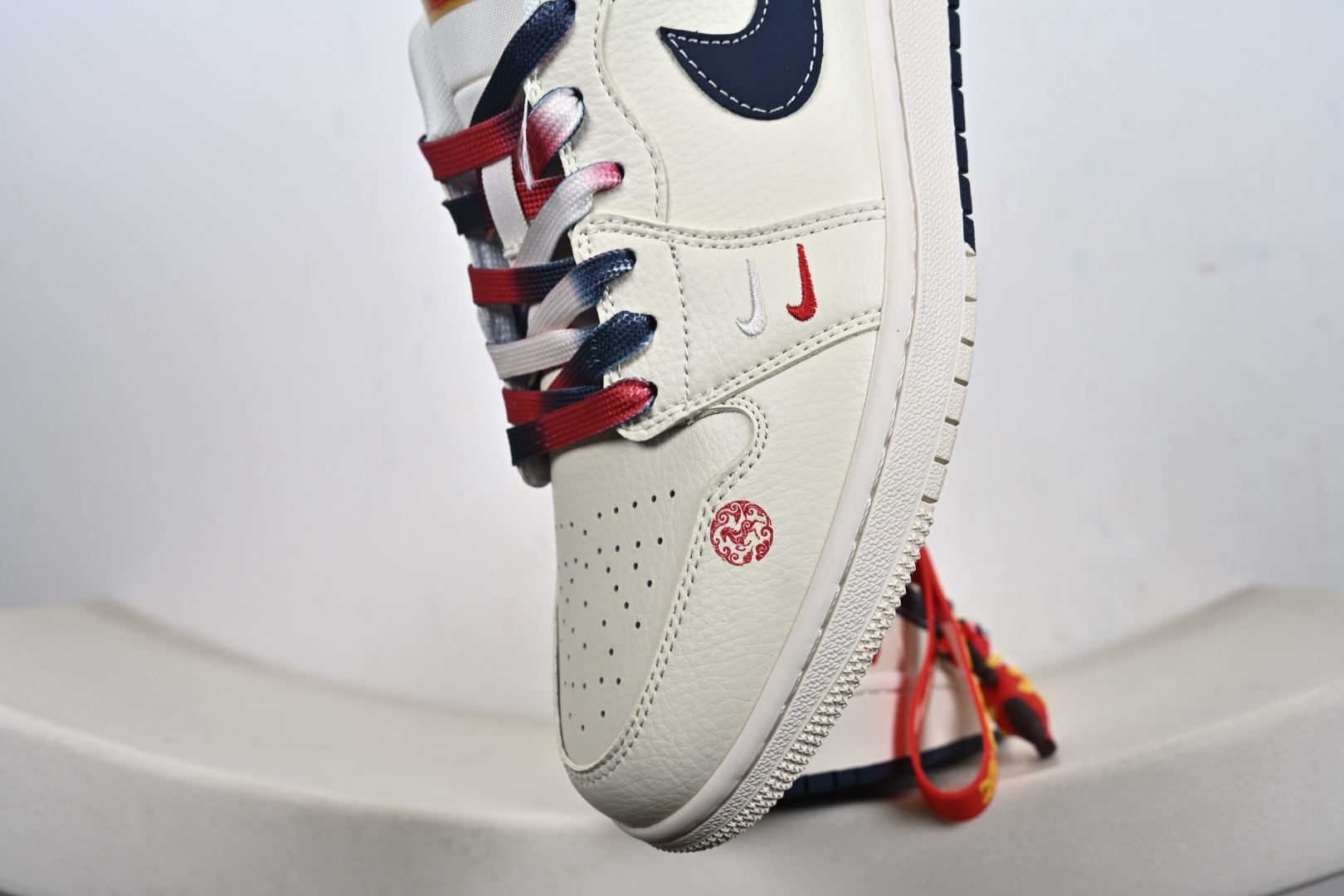 260 定制版 NK Jordan Air Jordan 1“ 马年限定——米黑双拼底” 高端定制 低帮 复古 减震 防滑 耐磨 篮球鞋 FC7688-198-Chinese UA Cheap High Quatity Brand Clothes Bags handbags Sneakers wholesale wholesaler seller from China Factory suppliers Fashion Clothing Shoes best Quality Beautiful Price 260 定制版 NK Jordan Air Jordan 1“ 马年限定——米黑双拼底” 高端定制 低帮 复古 减震 防滑 耐磨 篮球鞋 FC7688-198