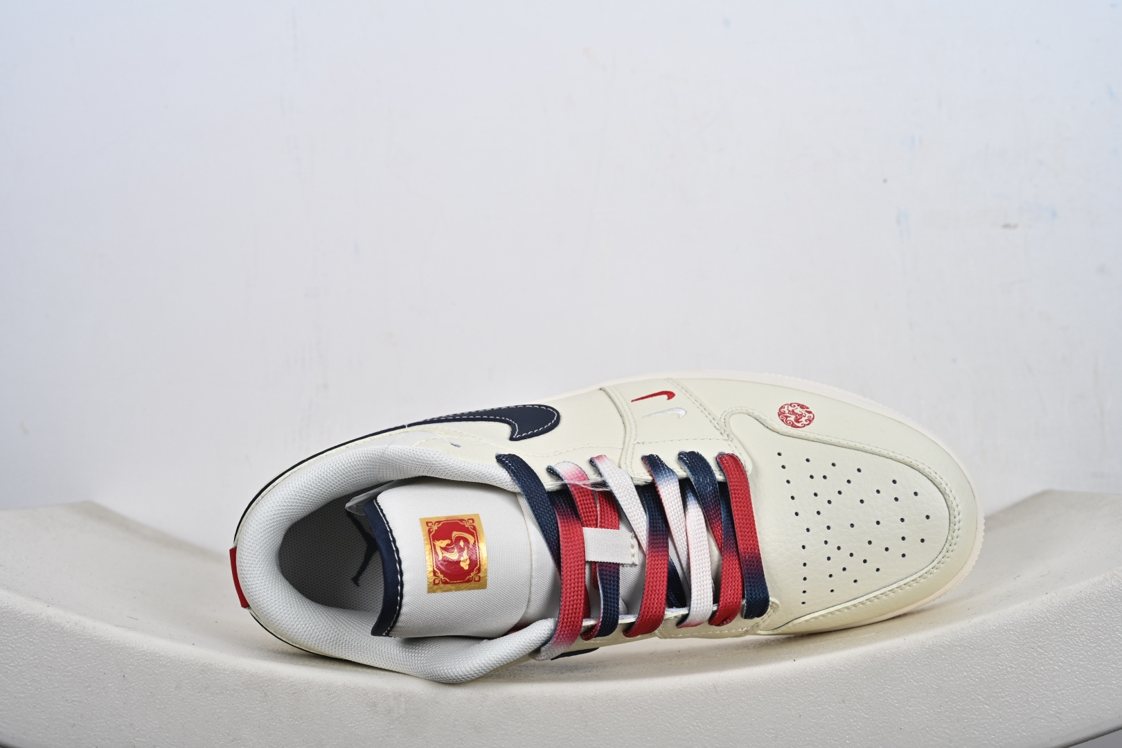 260 定制版 NK Jordan Air Jordan 1“ 马年限定——米黑双拼底” 高端定制 低帮 复古 减震 防滑 耐磨 篮球鞋 FC7688-198-Chinese UA Cheap High Quatity Brand Clothes Bags handbags Sneakers wholesale wholesaler seller from China Factory suppliers Fashion Clothing Shoes best Quality Beautiful Price 260 定制版 NK Jordan Air Jordan 1“ 马年限定——米黑双拼底” 高端定制 低帮 复古 减震 防滑 耐磨 篮球鞋 FC7688-198