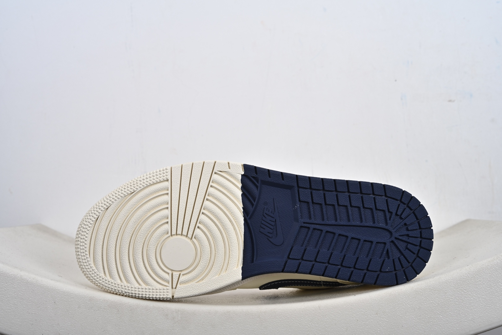 260 定制版 NK Jordan Air Jordan 1“ 马年限定——米黑双拼底” 高端定制 低帮 复古 减震 防滑 耐磨 篮球鞋 FC7688-198-Chinese UA Cheap High Quatity Brand Clothes Bags handbags Sneakers wholesale wholesaler seller from China Factory suppliers Fashion Clothing Shoes best Quality Beautiful Price 260 定制版 NK Jordan Air Jordan 1“ 马年限定——米黑双拼底” 高端定制 低帮 复古 减震 防滑 耐磨 篮球鞋 FC7688-198