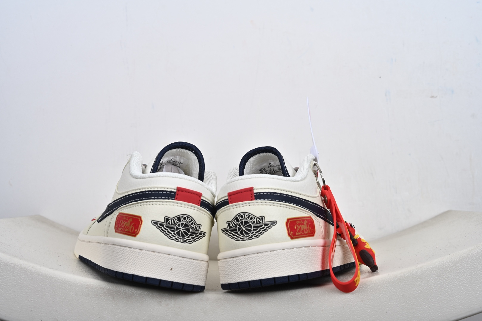 260 定制版 NK Jordan Air Jordan 1“ 马年限定——米黑双拼底” 高端定制 低帮 复古 减震 防滑 耐磨 篮球鞋 FC7688-198-Chinese UA Cheap High Quatity Brand Clothes Bags handbags Sneakers wholesale wholesaler seller from China Factory suppliers Fashion Clothing Shoes best Quality Beautiful Price 260 定制版 NK Jordan Air Jordan 1“ 马年限定——米黑双拼底” 高端定制 低帮 复古 减震 防滑 耐磨 篮球鞋 FC7688-198