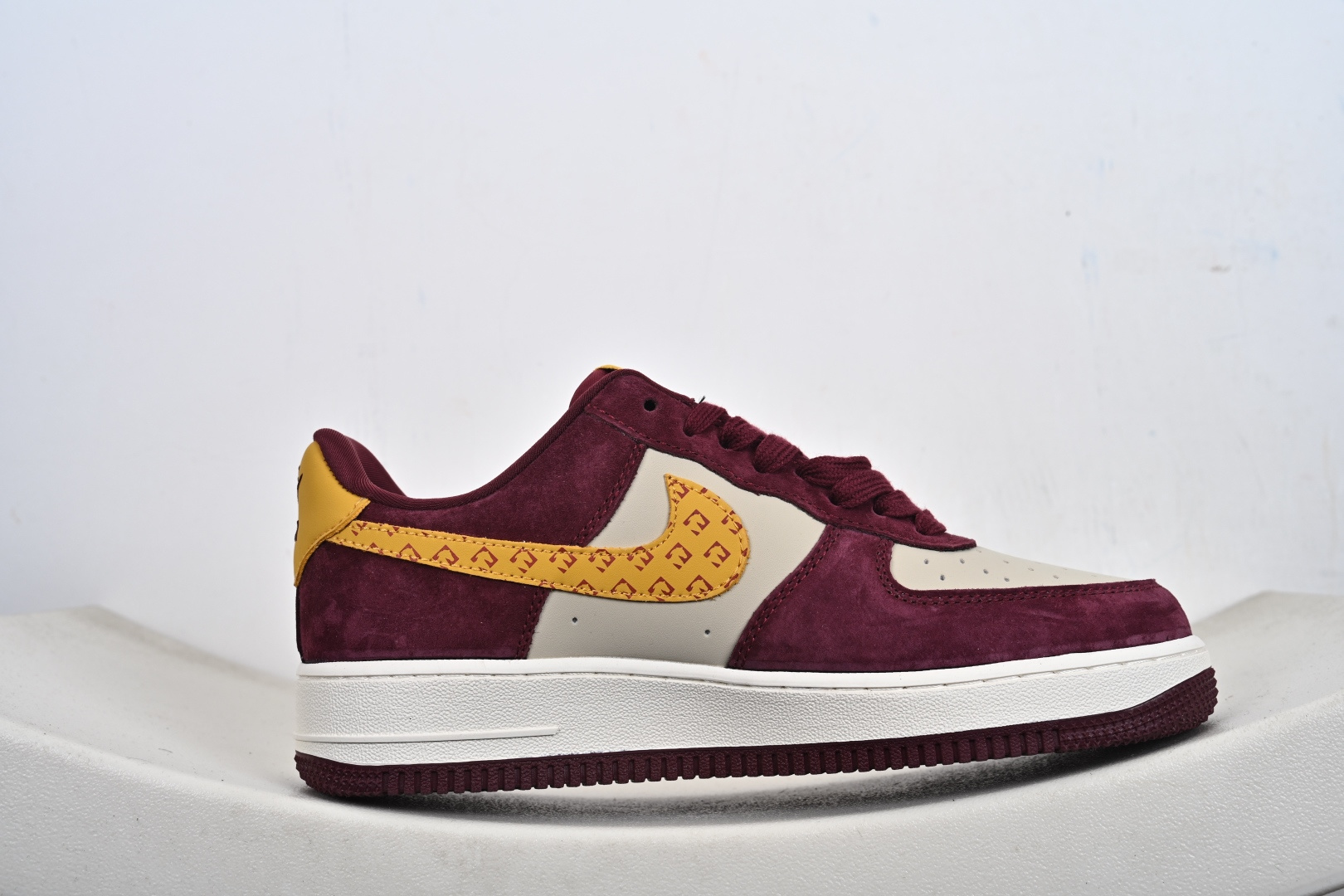 马年限定限量发售高端定制 Nike Air Force 1 '07 Low “马年限定联名------ 酒红金钩” 高端定制 低帮休闲板鞋 KD1688-003