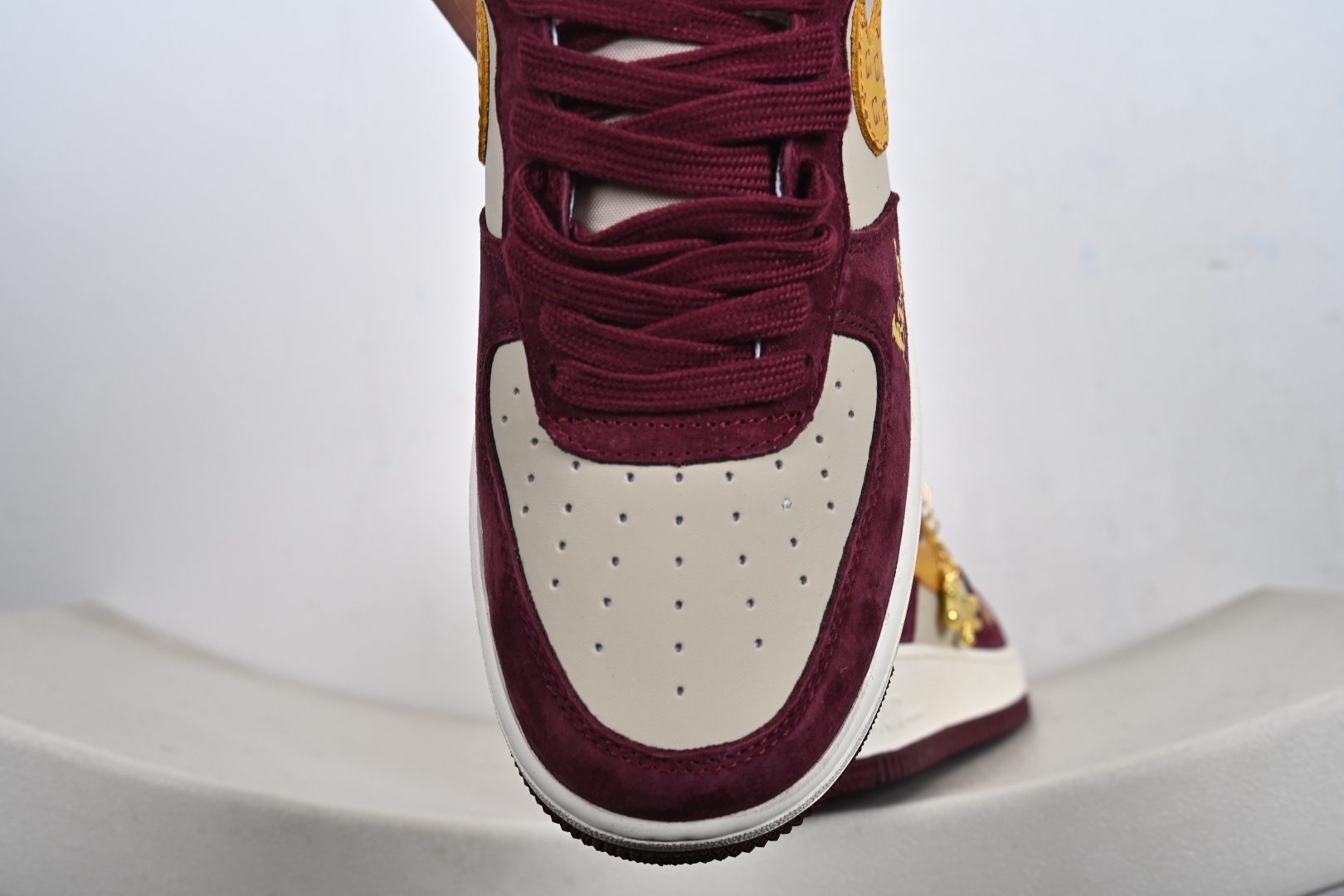 马年限定限量发售高端定制 Nike Air Force 1 '07 Low “马年限定联名------ 酒红金钩” 高端定制 低帮休闲板鞋 KD1688-003