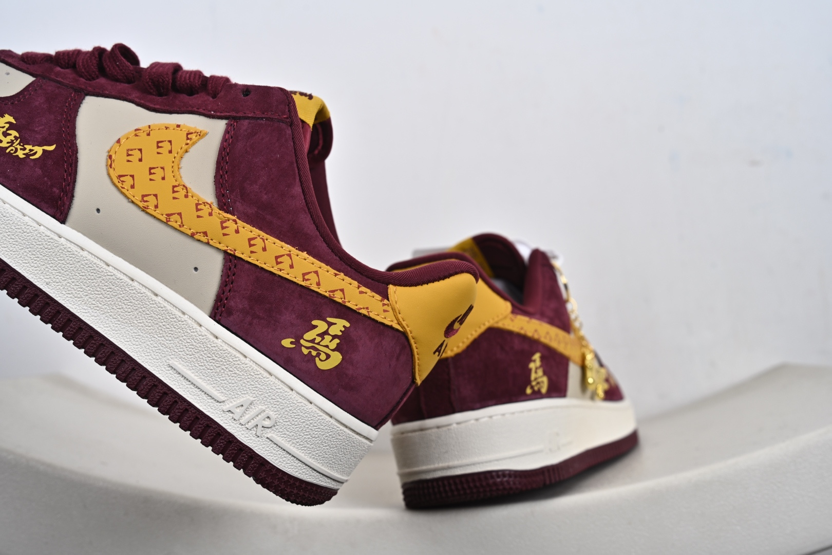 马年限定限量发售高端定制 Nike Air Force 1 '07 Low “马年限定联名------ 酒红金钩” 高端定制 低帮休闲板鞋 KD1688-003