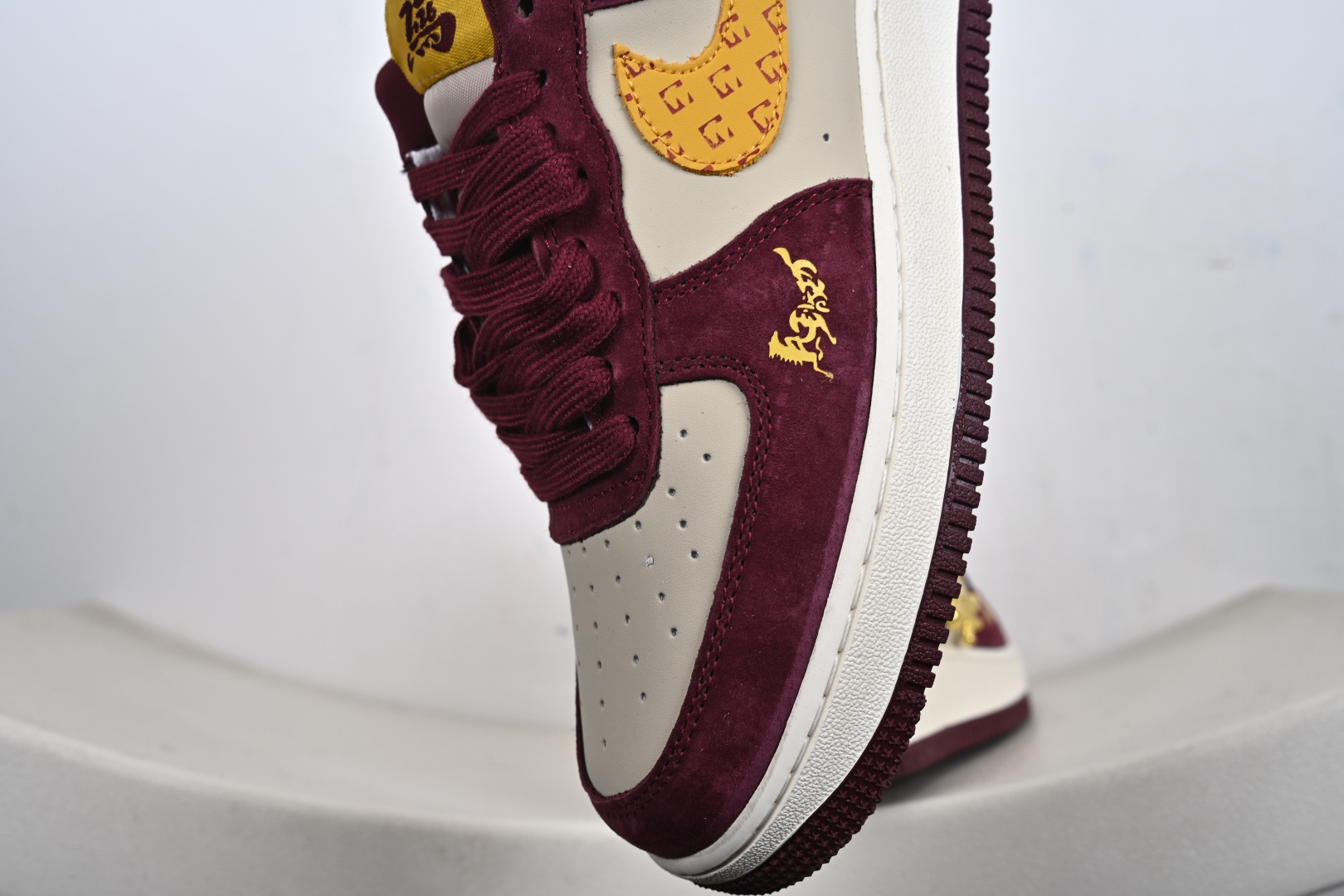 马年限定限量发售高端定制 Nike Air Force 1 '07 Low “马年限定联名------ 酒红金钩” 高端定制 低帮休闲板鞋 KD1688-003