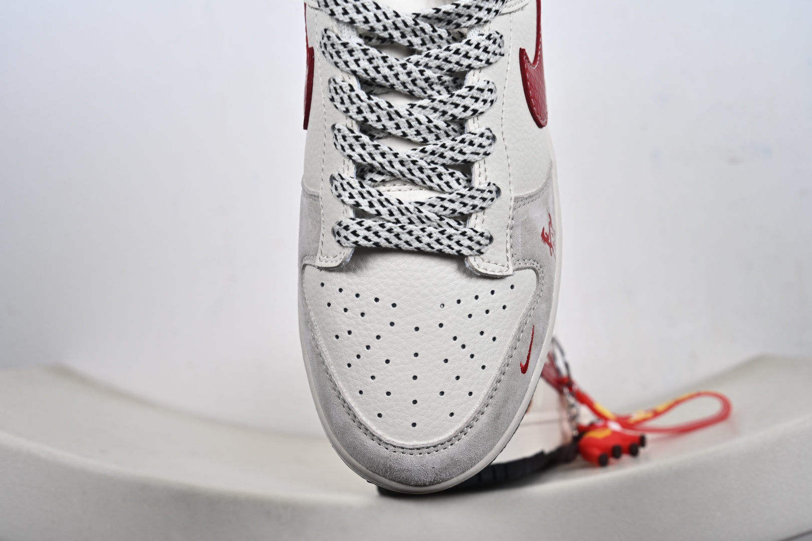 Nike SB Dunk Low 马年联名 XX8930-030 Nike SB Dunk Low 马年联名 XX8930-030
