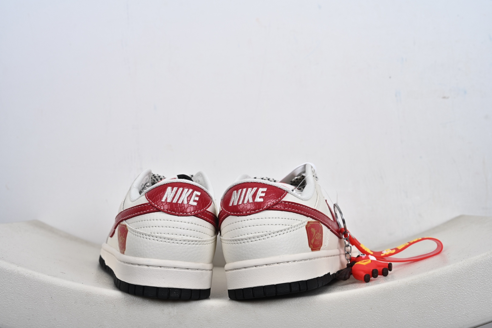 Nike SB Dunk Low 马年联名 XX8930-030 Nike SB Dunk Low 马年联名 XX8930-030