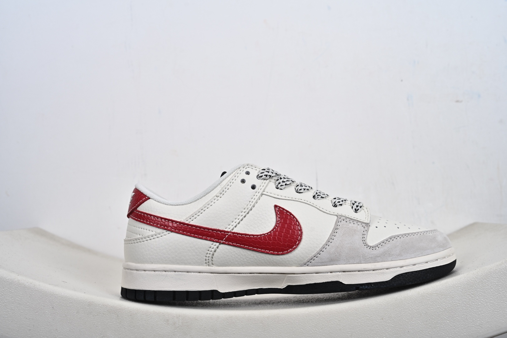 Nike SB Dunk Low 马年联名 XX8930-030 Nike SB Dunk Low 马年联名 XX8930-030