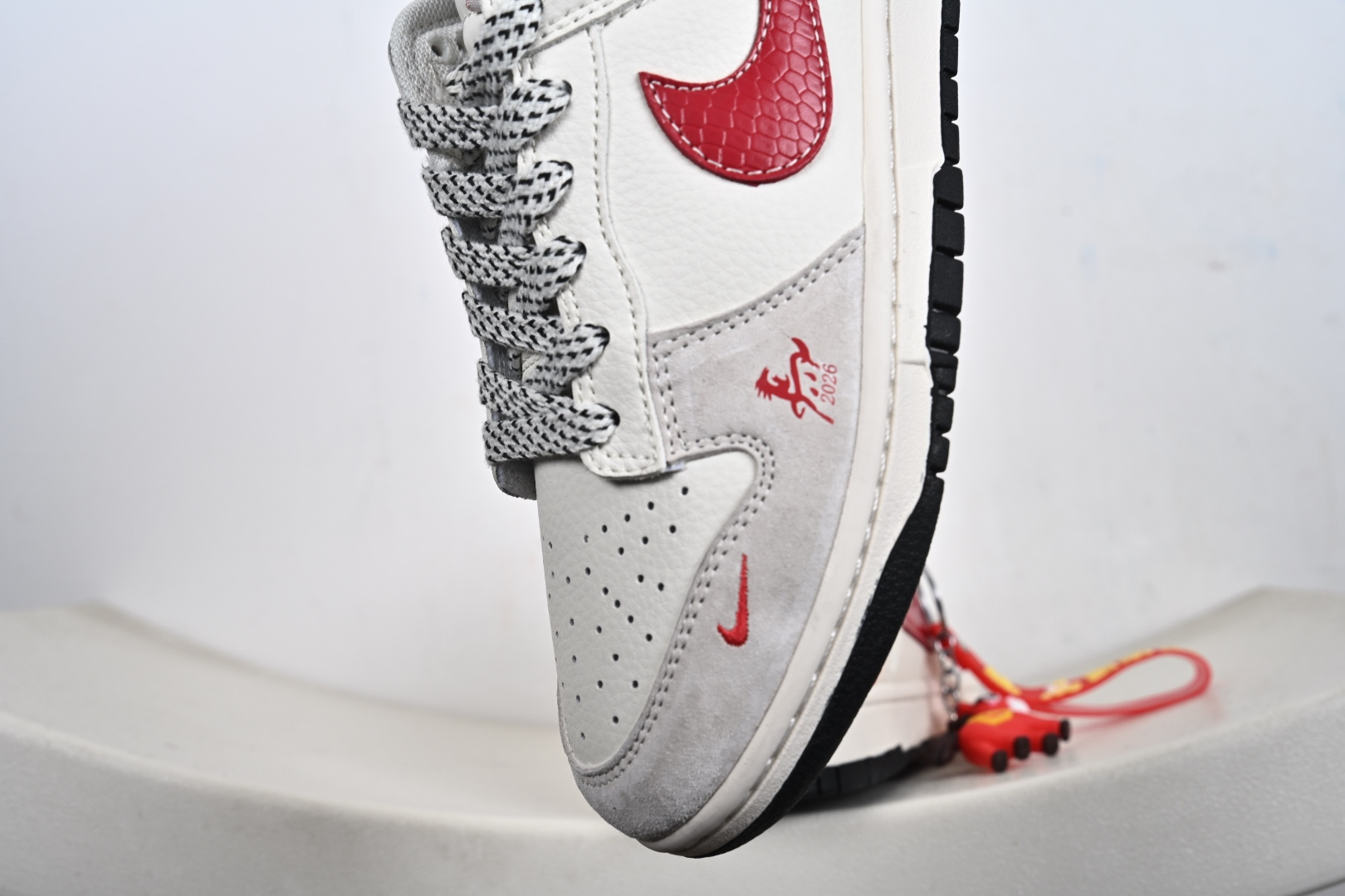 Nike SB Dunk Low 马年联名 XX8930-030 Nike SB Dunk Low 马年联名 XX8930-030