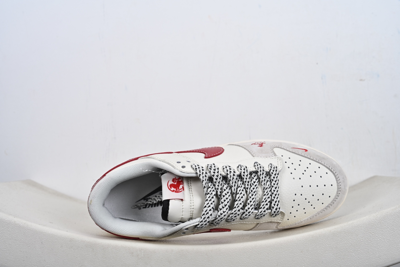 Nike SB Dunk Low 马年联名 XX8930-030 Nike SB Dunk Low 马年联名 XX8930-030
