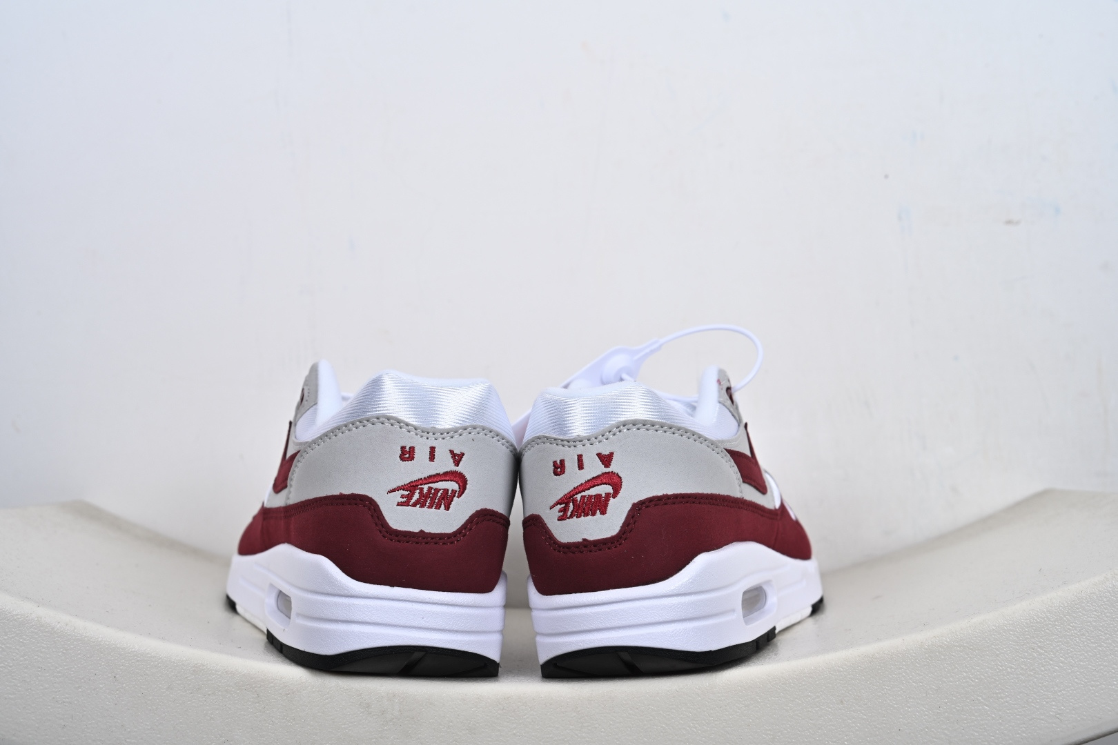 Nike Air Max 1 复刻酒红灰 纯原版本 复古休闲跑步鞋 IM3906-100 Nike Air Max 1 复刻酒红灰 纯原版本 复古休闲跑步鞋 IM3906-100