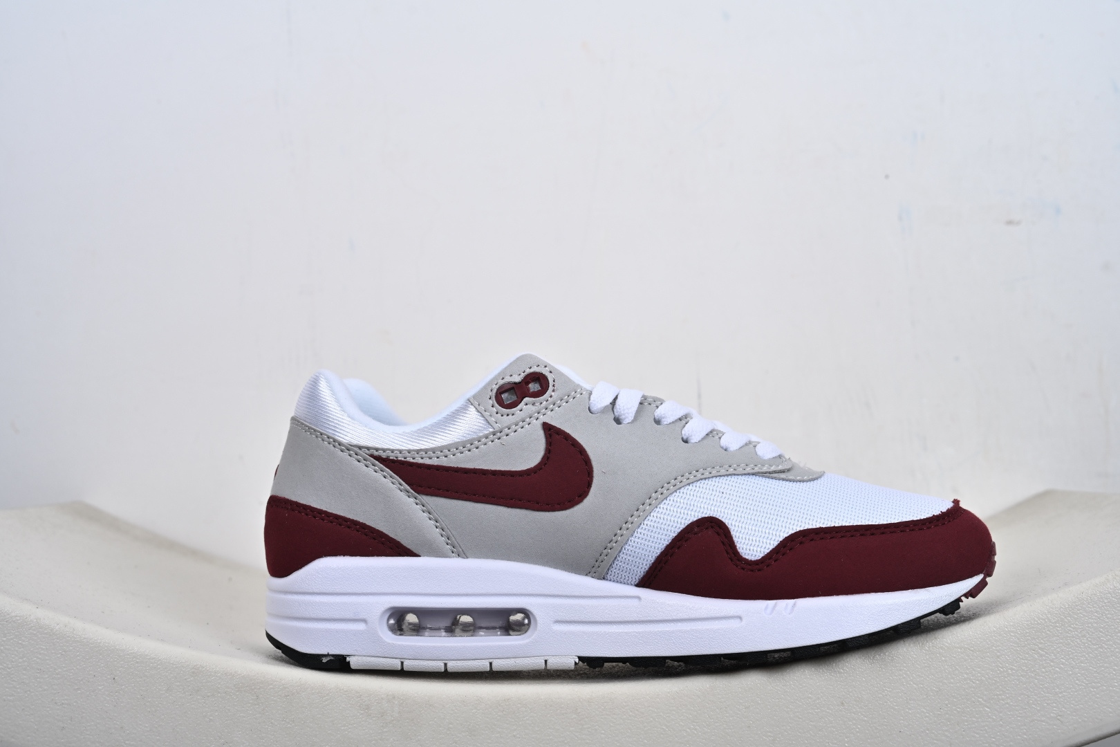 Nike Air Max 1 复刻酒红灰 纯原版本 复古休闲跑步鞋 IM3906-100 Nike Air Max 1 复刻酒红灰 纯原版本 复古休闲跑步鞋 IM3906-100