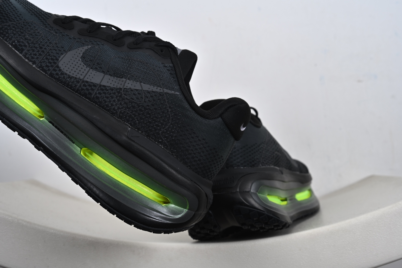 Nike ZOOM PREMIUM 耐克 飞马 舒适减震防滑 低帮跑步鞋全掌ReactX泡绵中底 HQ2050-300 001 IQ4035-100 HM5973-001 Nike ZOOM PREMIUM 耐克 飞马 舒适减震防滑 低帮跑步鞋全掌ReactX泡绵中底 HQ2050-300 001 IQ4035-100 HM5973-001