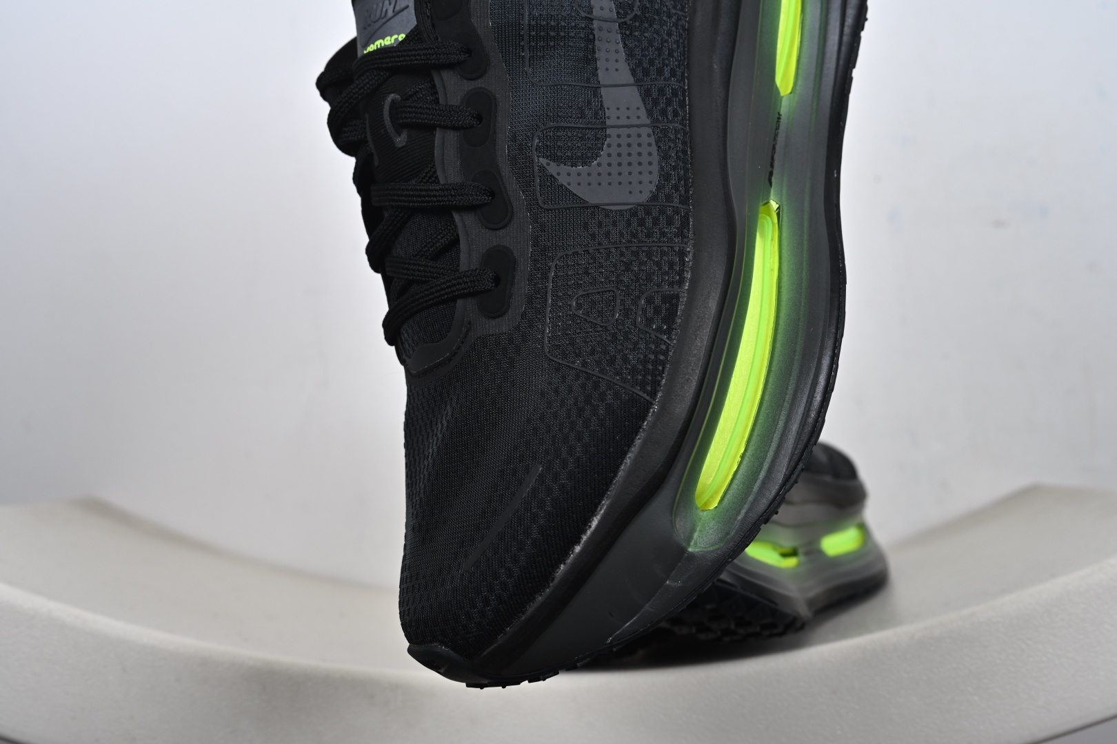 Nike ZOOM PREMIUM 耐克 飞马 舒适减震防滑 低帮跑步鞋全掌ReactX泡绵中底 HQ2050-300 001 IQ4035-100 HM5973-001 Nike ZOOM PREMIUM 耐克 飞马 舒适减震防滑 低帮跑步鞋全掌ReactX泡绵中底 HQ2050-300 001 IQ4035-100 HM5973-001