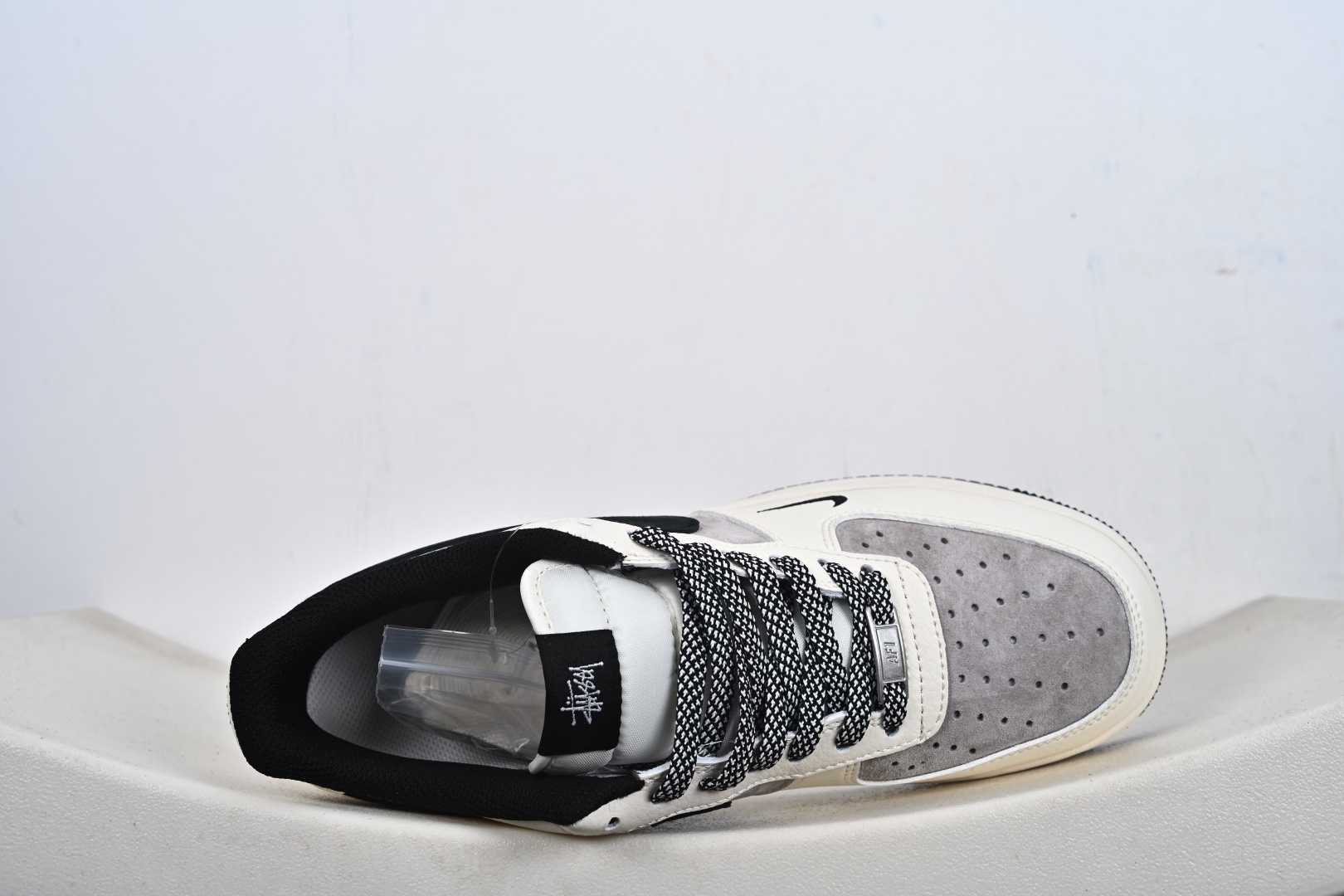 定制版 NK Air Force 1'07 Low 斯图西联名 白灰黑 空军一号低帮休闲板鞋 XD9314-617 定制版 NK Air Force 1'07 Low 斯图西联名 白灰黑 空军一号低帮休闲板鞋 XD9314-617
