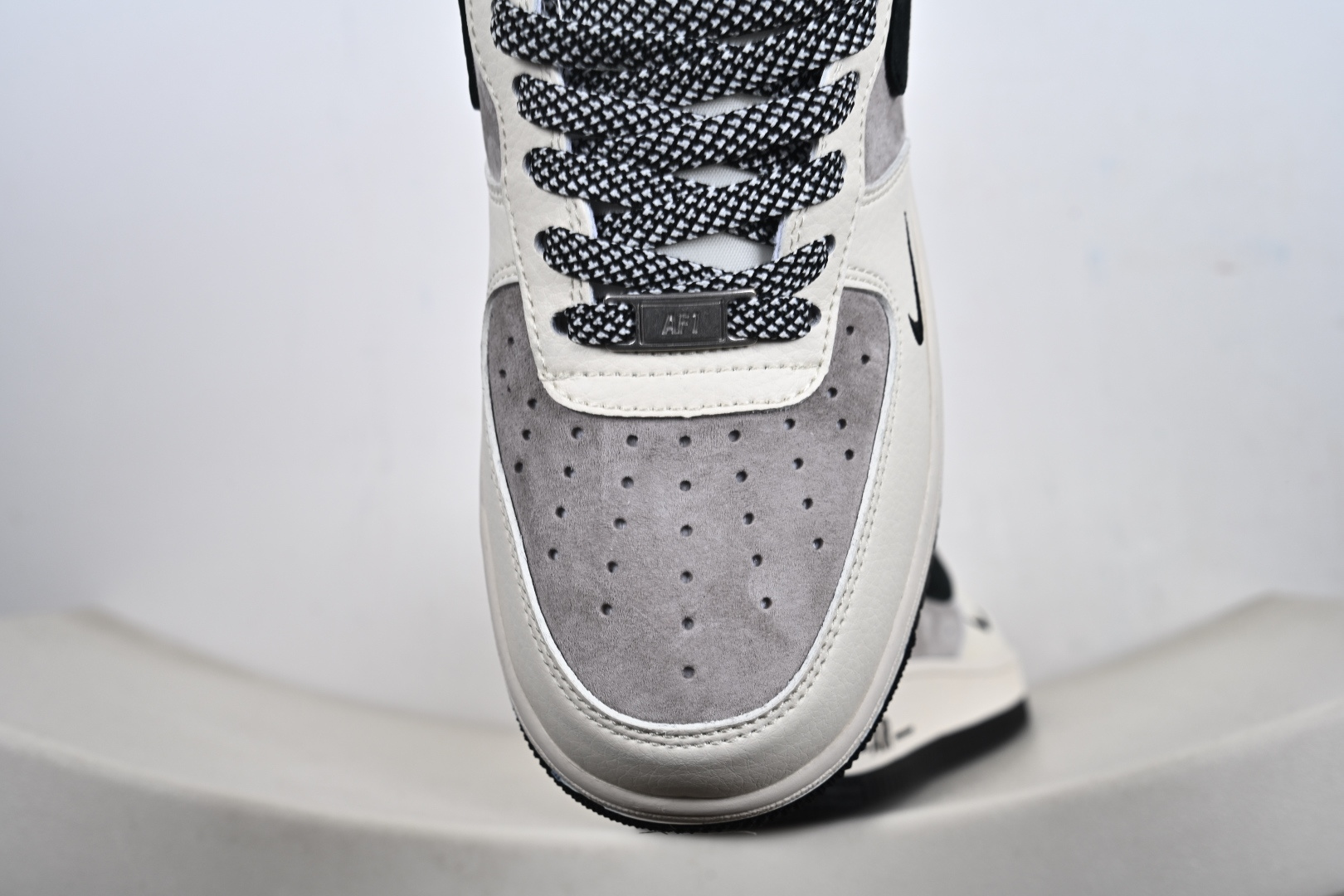 定制版 NK Air Force 1'07 Low 斯图西联名 白灰黑 空军一号低帮休闲板鞋 XD9314-617 定制版 NK Air Force 1'07 Low 斯图西联名 白灰黑 空军一号低帮休闲板鞋 XD9314-617
