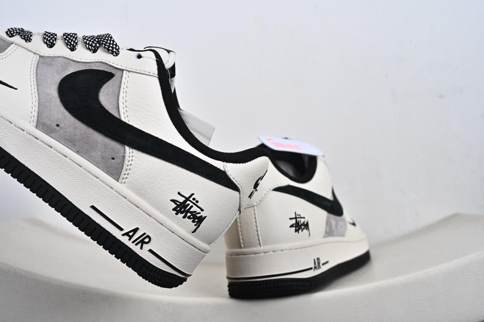 定制版 NK Air Force 1'07 Low 斯图西联名 白灰黑 空军一号低帮休闲板鞋 XD9314-617 定制版 NK Air Force 1'07 Low 斯图西联名 白灰黑 空军一号低帮休闲板鞋 XD9314-617