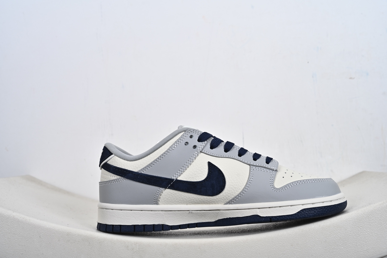 定制版 NK SB Dunk Low“ 北面联名—米灰黑拼接” 周年高端定制 低帮休闲板鞋 MN1688-109 定制版 NK SB Dunk Low“ 北面联名—米灰黑拼接” 周年高端定制 低帮休闲板鞋 MN1688-109