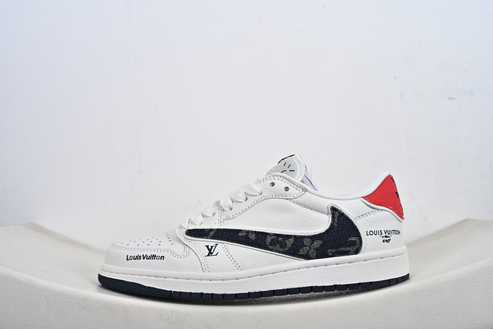 Nike Air Jordan 1 Low 定制配色 LV联名 定制AJ联名-高端定制 低帮复古文化板鞋 JW1188-168 Nike Air Jordan 1 Low 定制配色 LV联名 定制AJ联名-高端定制 低帮复古文化板鞋 JW1188-168