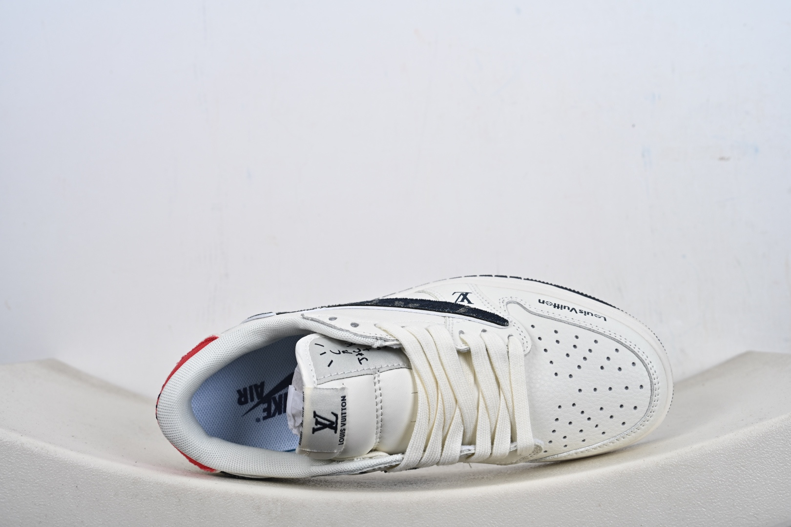 Nike Air Jordan 1 Low 定制配色 LV联名 定制AJ联名-高端定制 低帮复古文化板鞋 JW1188-168 Nike Air Jordan 1 Low 定制配色 LV联名 定制AJ联名-高端定制 低帮复古文化板鞋 JW1188-168