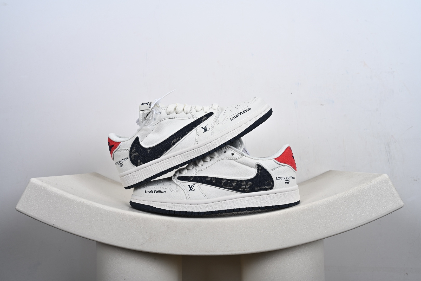 Nike Air Jordan 1 Low 定制配色 LV联名 定制AJ联名-高端定制 低帮复古文化板鞋 JW1188-168 Nike Air Jordan 1 Low 定制配色 LV联名 定制AJ联名-高端定制 低帮复古文化板鞋 JW1188-168