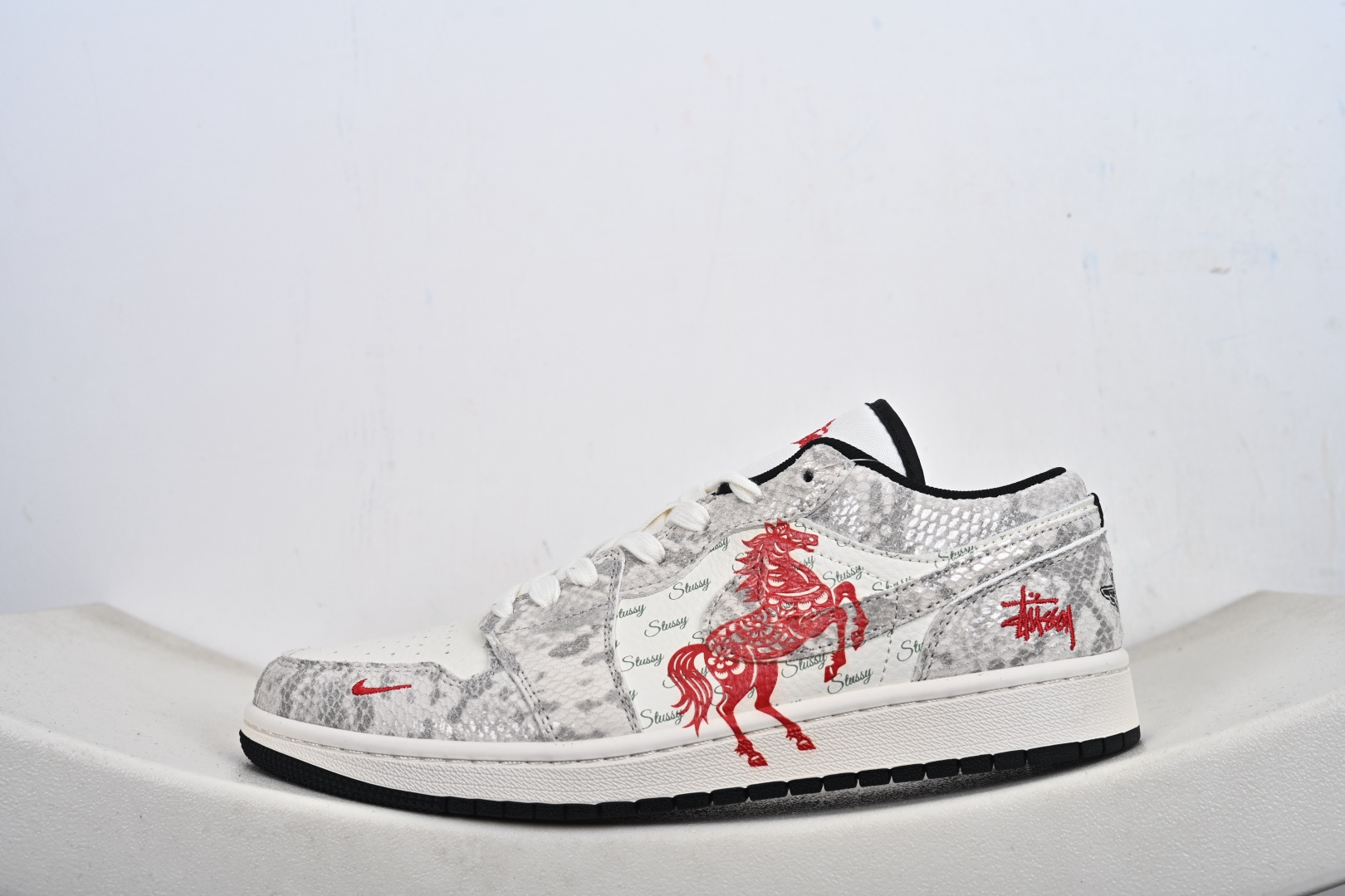 定制版 NK Jordan Air Jordan 1“ 马年限定——龙马精神” 高端定制 低帮 复古 减震 防滑 耐磨 篮球鞋 FC7688-200 定制版 NK Jordan Air Jordan 1“ 马年限定——龙马精神” 高端定制 低帮 复古 减震 防滑 耐磨 篮球鞋 FC7688-200