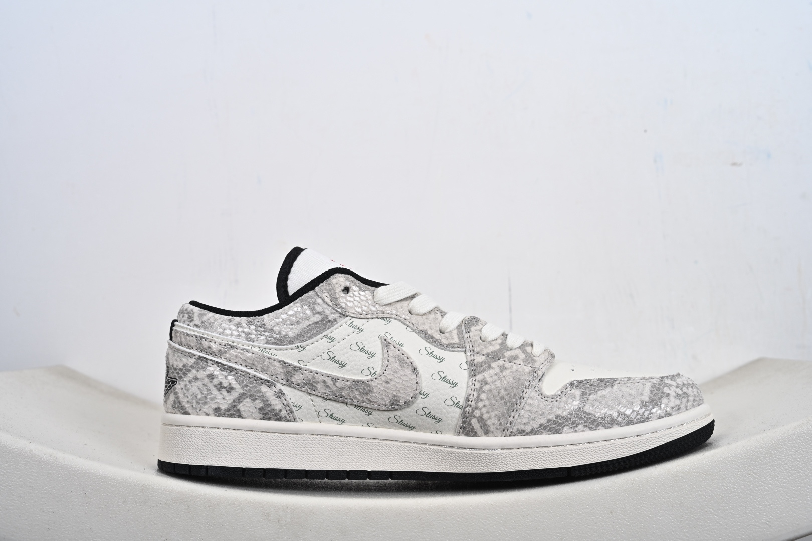 定制版 NK Jordan Air Jordan 1“ 马年限定——龙马精神” 高端定制 低帮 复古 减震 防滑 耐磨 篮球鞋 FC7688-200 定制版 NK Jordan Air Jordan 1“ 马年限定——龙马精神” 高端定制 低帮 复古 减震 防滑 耐磨 篮球鞋 FC7688-200