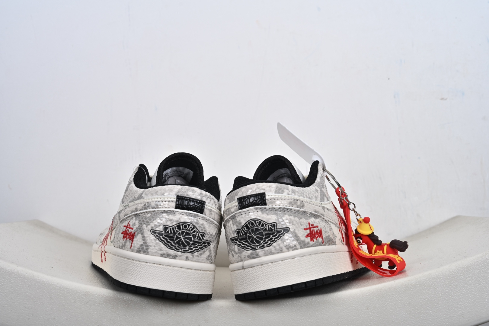 定制版 NK Jordan Air Jordan 1“ 马年限定——龙马精神” 高端定制 低帮 复古 减震 防滑 耐磨 篮球鞋 FC7688-200 定制版 NK Jordan Air Jordan 1“ 马年限定——龙马精神” 高端定制 低帮 复古 减震 防滑 耐磨 篮球鞋 FC7688-200