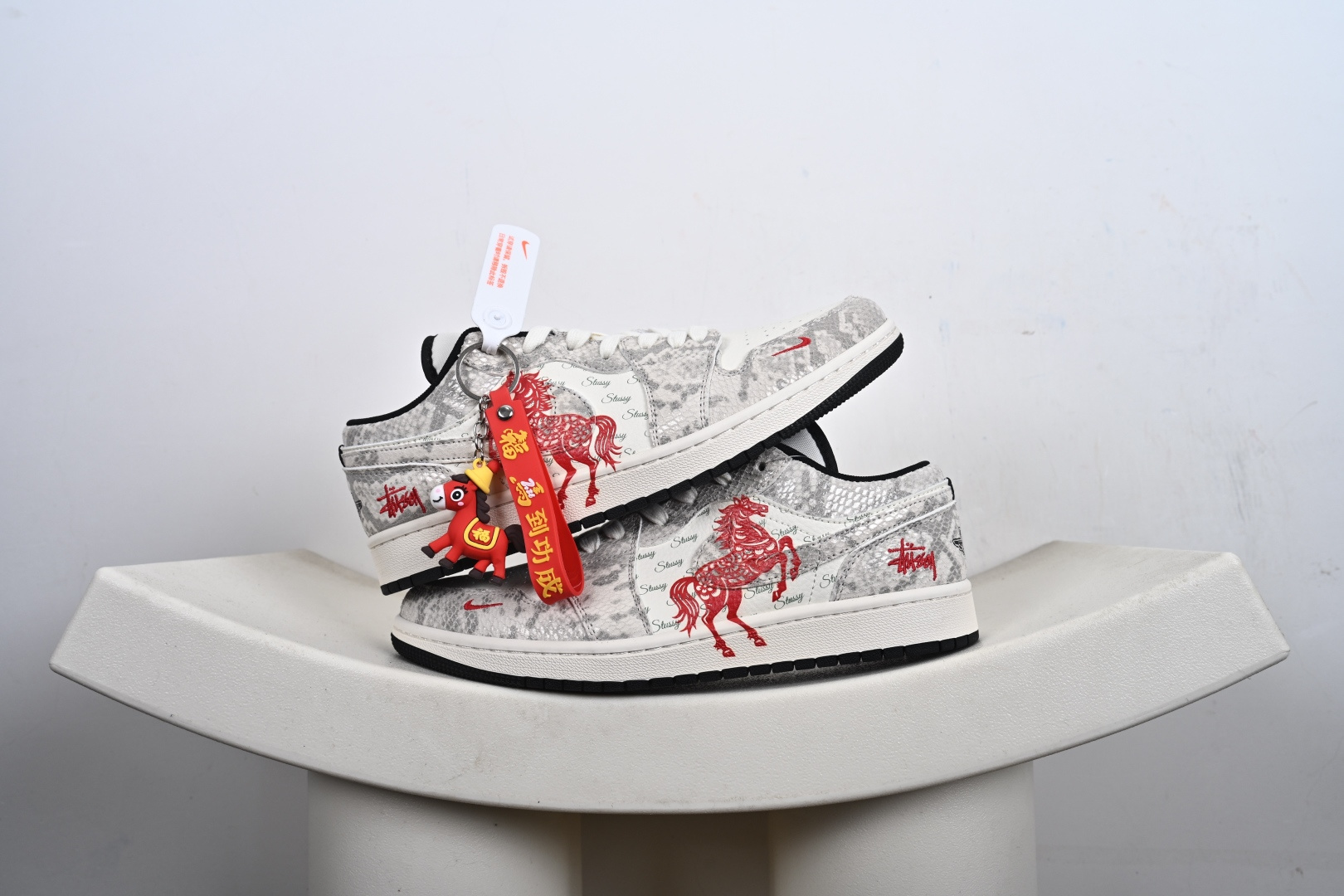 定制版 NK Jordan Air Jordan 1“ 马年限定——龙马精神” 高端定制 低帮 复古 减震 防滑 耐磨 篮球鞋 FC7688-200 定制版 NK Jordan Air Jordan 1“ 马年限定——龙马精神” 高端定制 低帮 复古 减震 防滑 耐磨 篮球鞋 FC7688-200