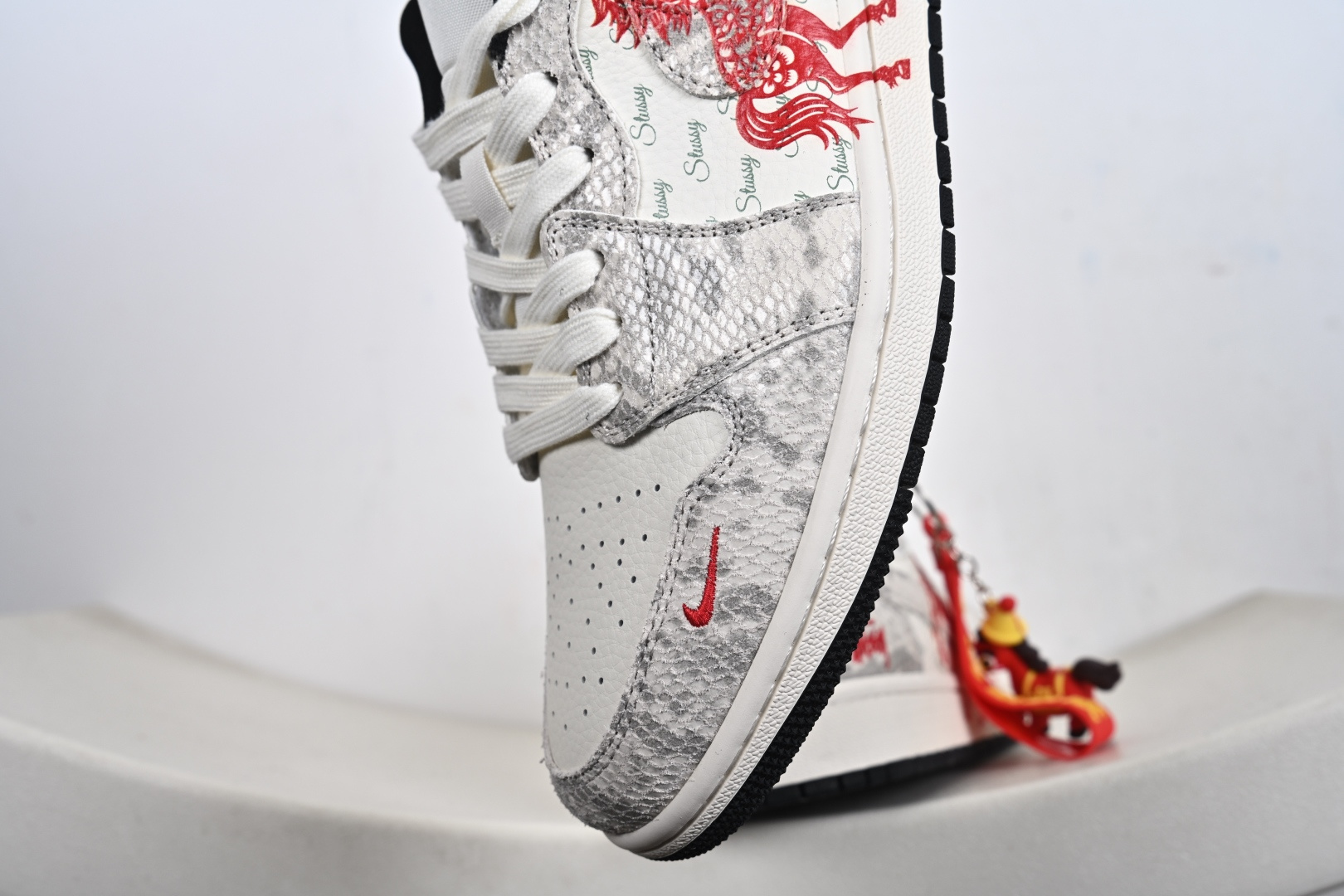 定制版 NK Jordan Air Jordan 1“ 马年限定——龙马精神” 高端定制 低帮 复古 减震 防滑 耐磨 篮球鞋 FC7688-200 定制版 NK Jordan Air Jordan 1“ 马年限定——龙马精神” 高端定制 低帮 复古 减震 防滑 耐磨 篮球鞋 FC7688-200