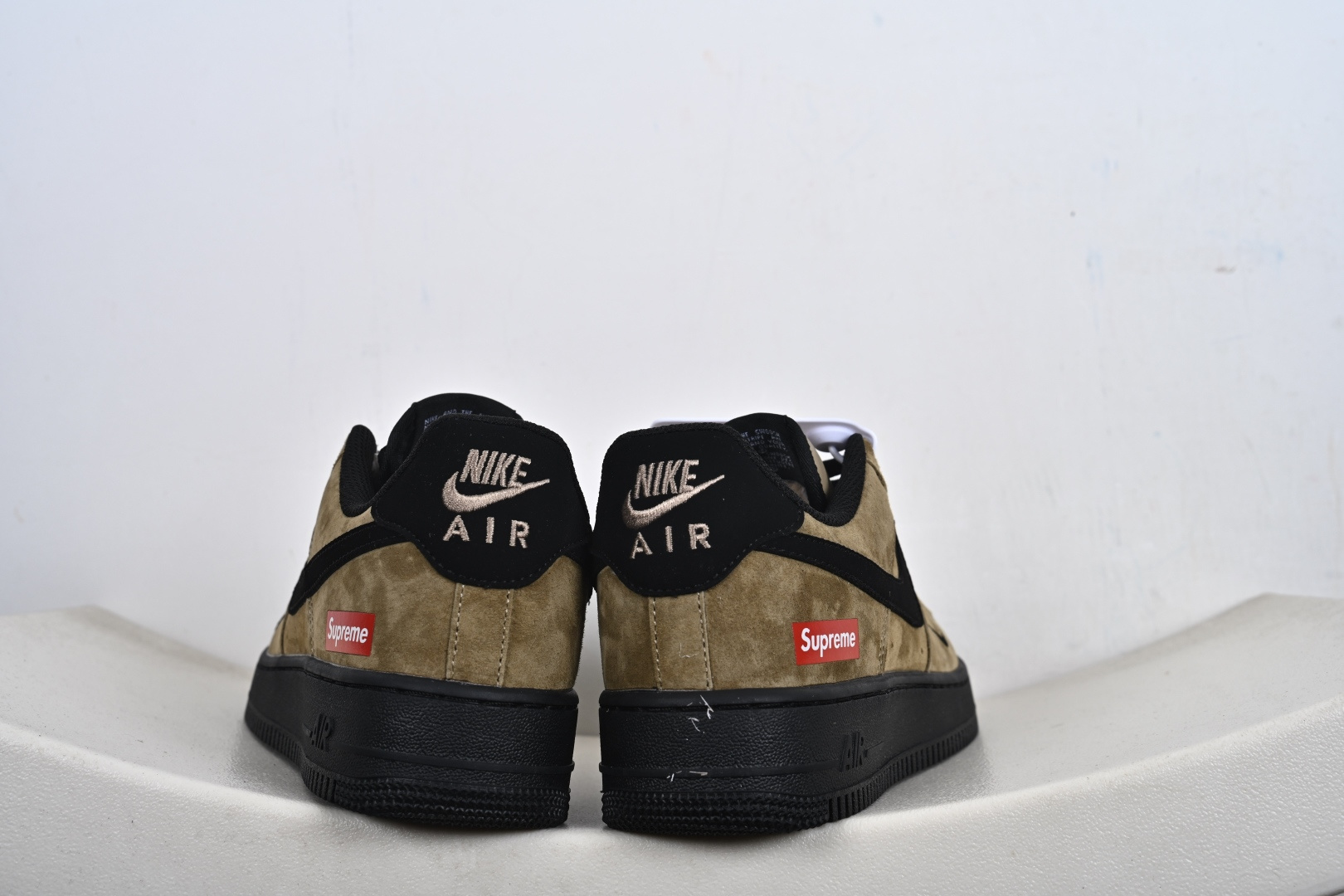Nike Air Force 1 Low Supreme联名 DV5477-201 Nike Air Force 1 Low Supreme联名 DV5477-201