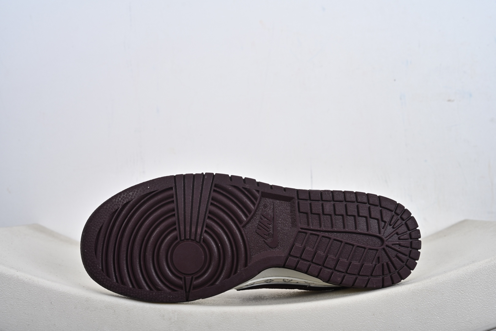 Nike SB Dunk Low 高端定制 低帮休闲板鞋 定制鞋盒 YF9511-917 Nike SB Dunk Low 高端定制 低帮休闲板鞋 定制鞋盒 YF9511-917