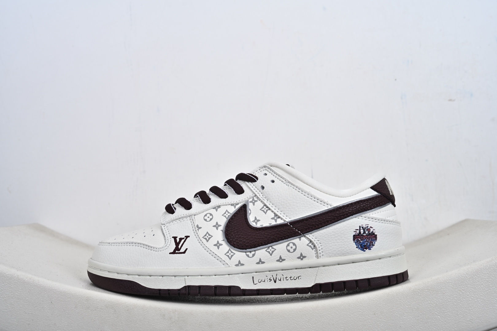 Nike SB Dunk Low 高端定制 低帮休闲板鞋 定制鞋盒 YF9511-917 Nike SB Dunk Low 高端定制 低帮休闲板鞋 定制鞋盒 YF9511-917