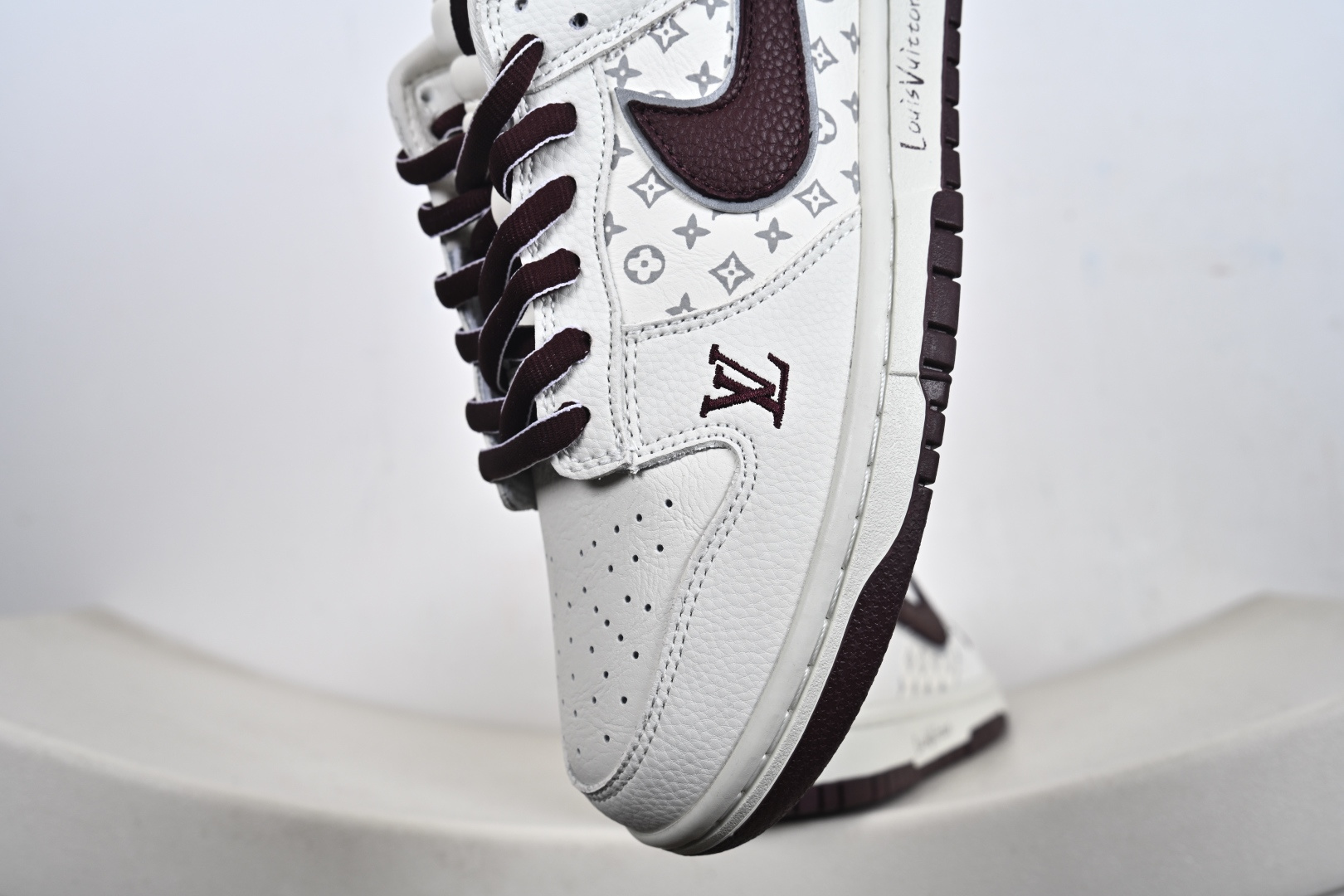 Nike SB Dunk Low 高端定制 低帮休闲板鞋 定制鞋盒 YF9511-917 Nike SB Dunk Low 高端定制 低帮休闲板鞋 定制鞋盒 YF9511-917