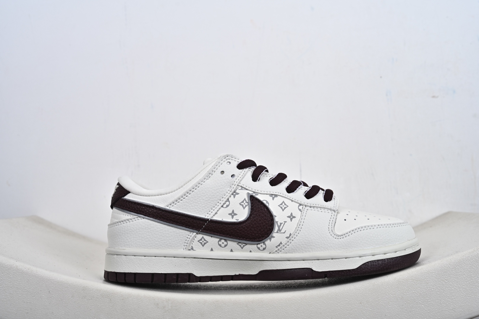 Nike SB Dunk Low 高端定制 低帮休闲板鞋 定制鞋盒 YF9511-917 Nike SB Dunk Low 高端定制 低帮休闲板鞋 定制鞋盒 YF9511-917